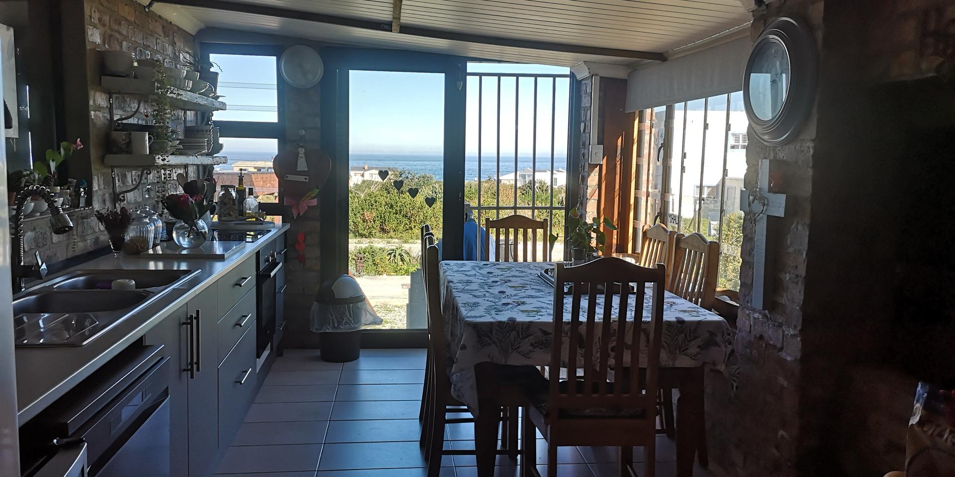 Image 4 of 6