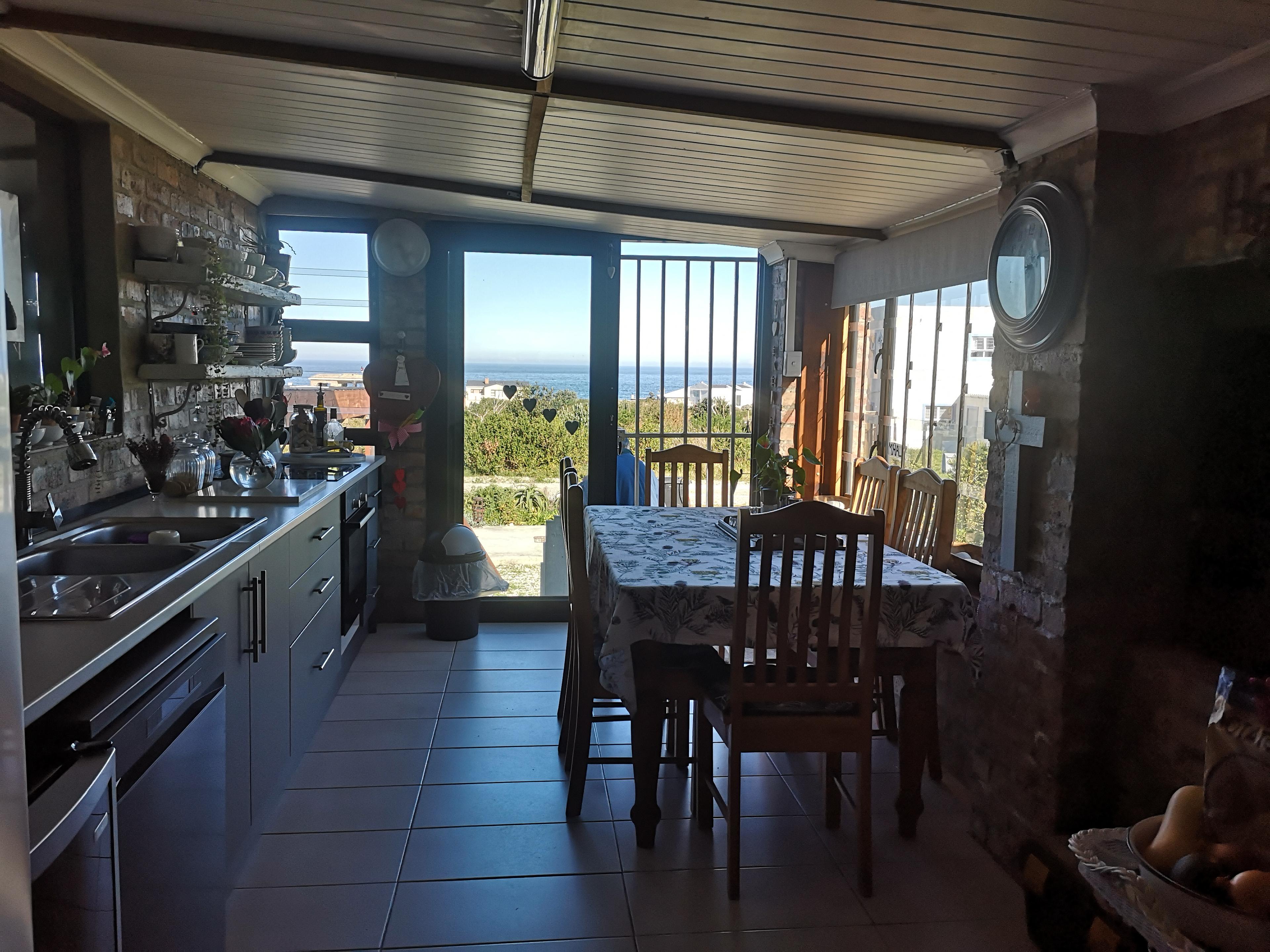Image 4 of 6