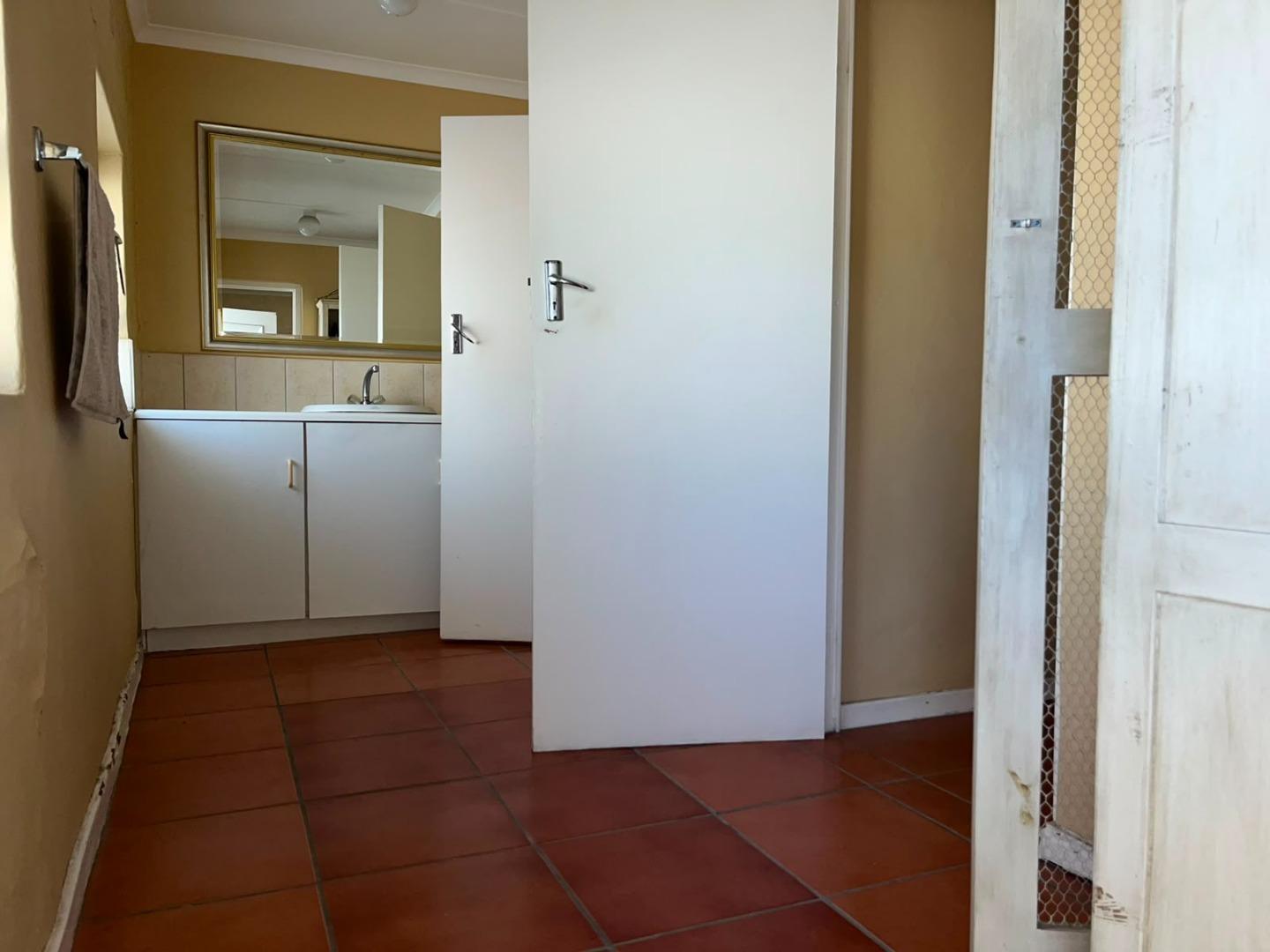 Image 4 of 6