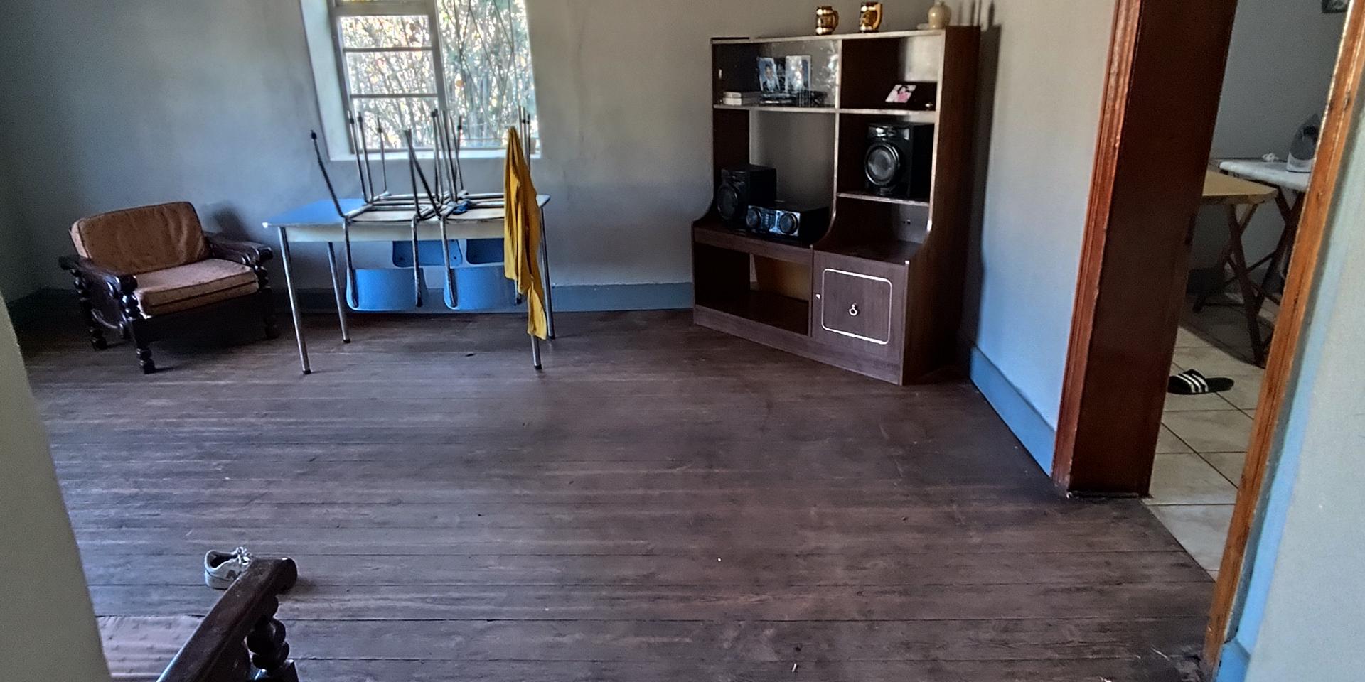 Image 4 of 6