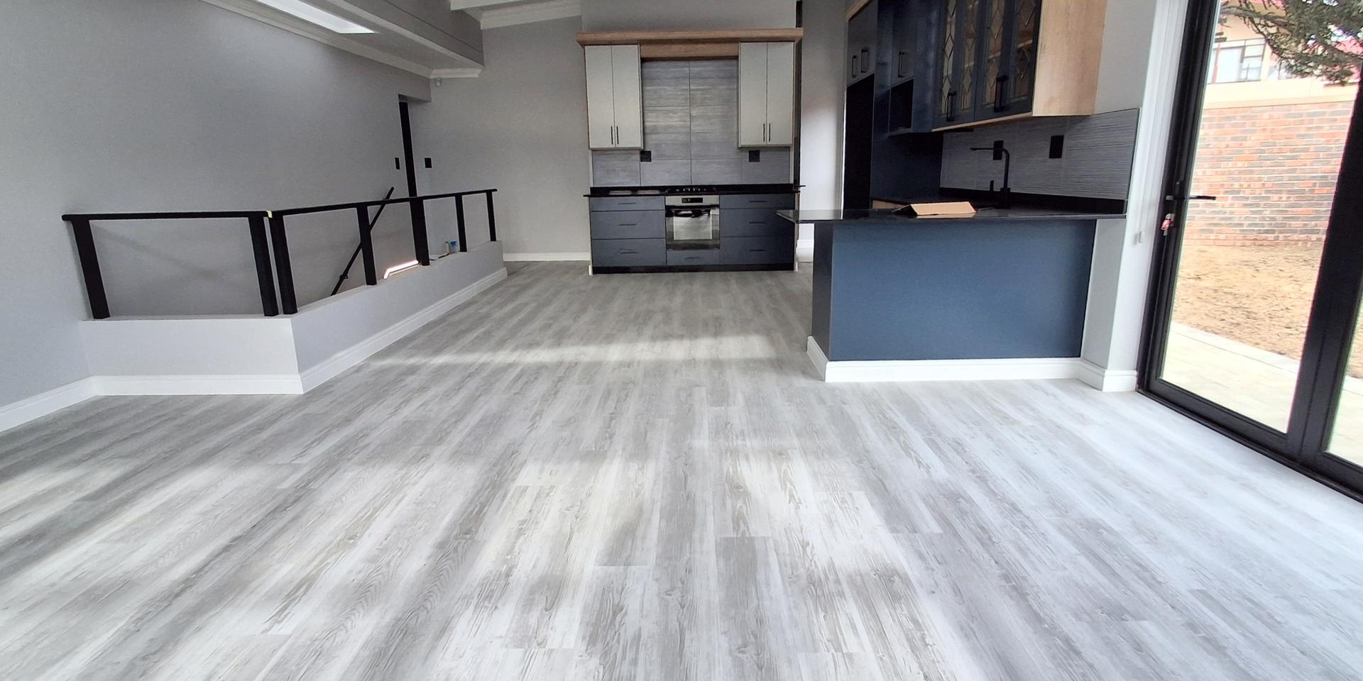 Image 4 of 6