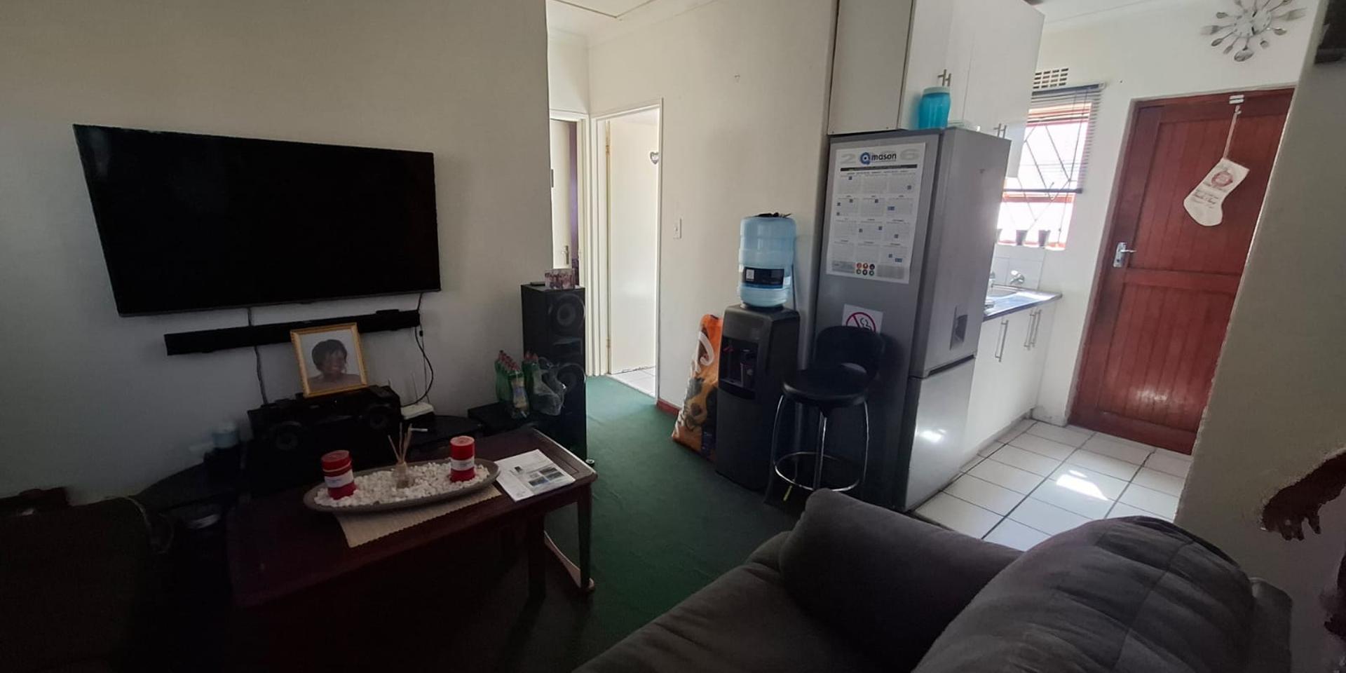 Image 4 of 6