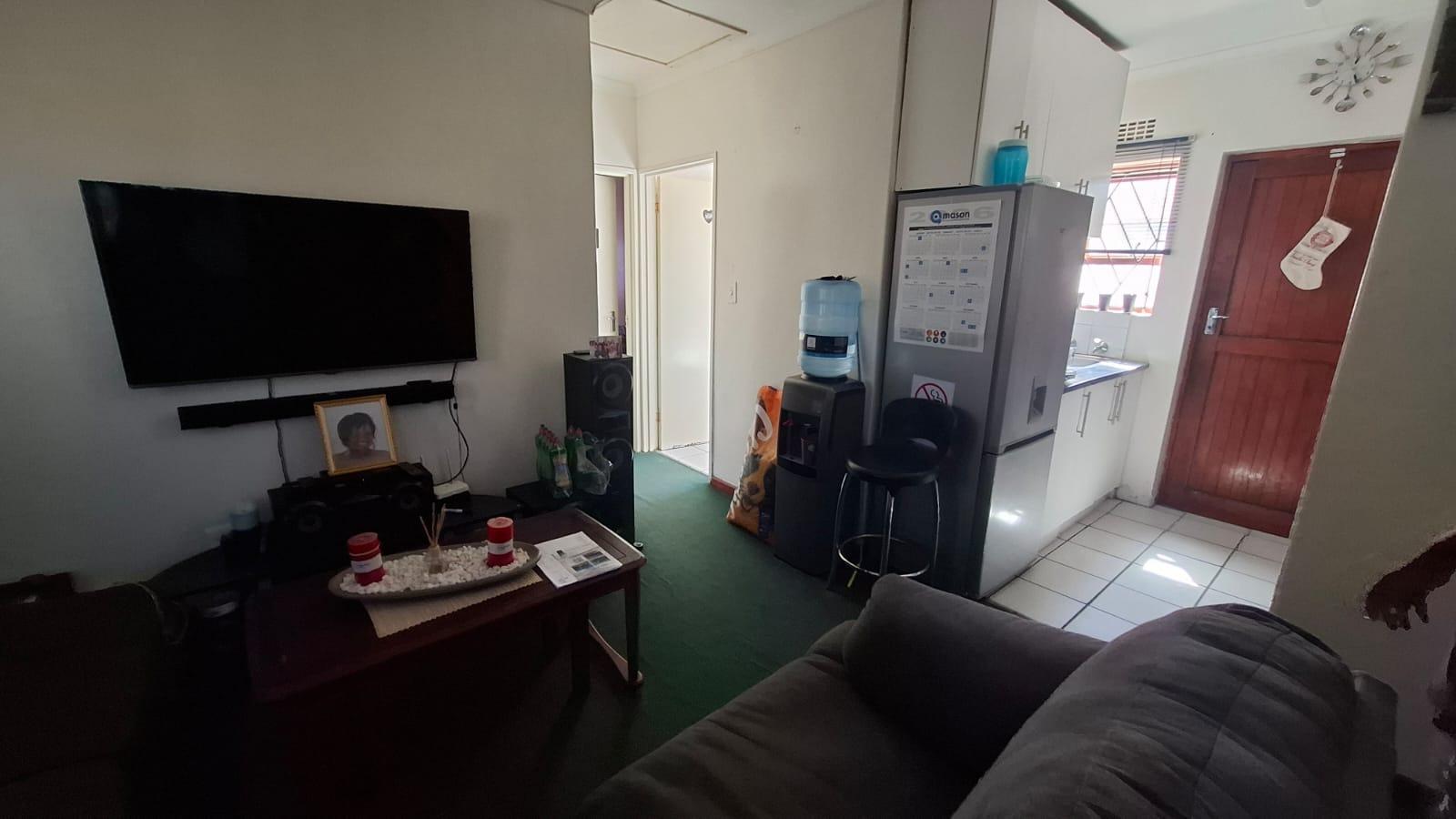 Image 4 of 6