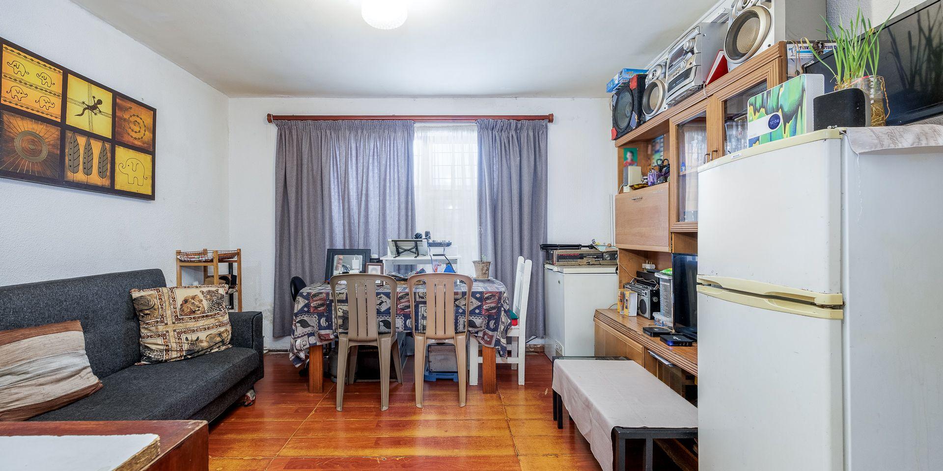 Image 4 of 6