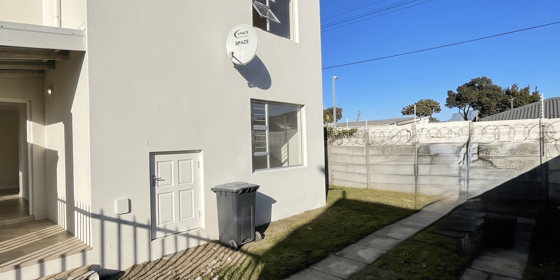 Image 2 of 6