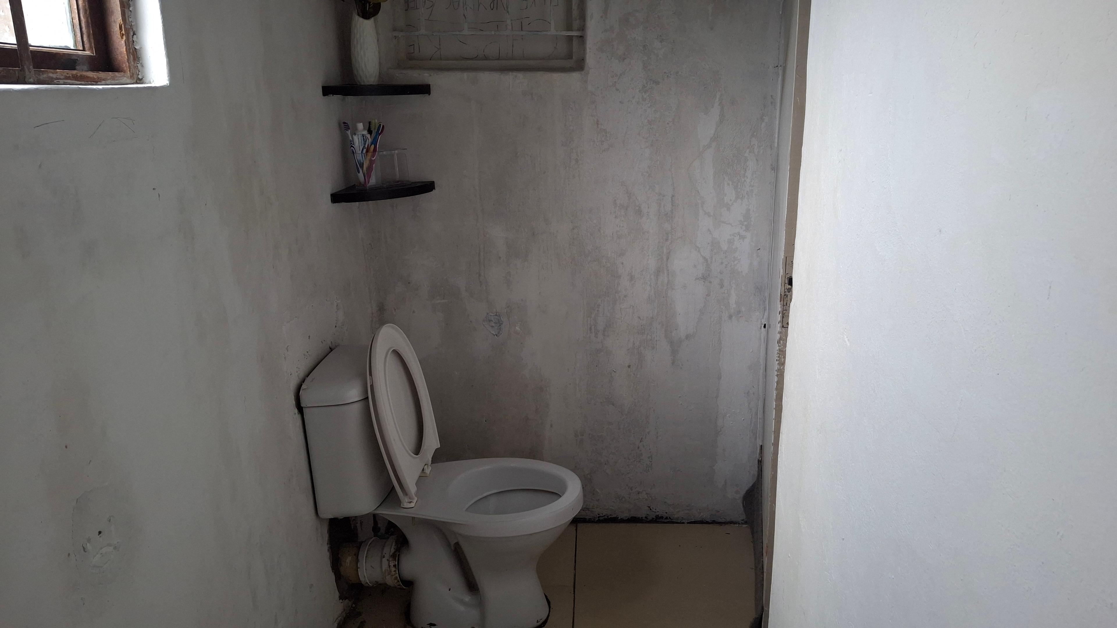 Image 3 of 6