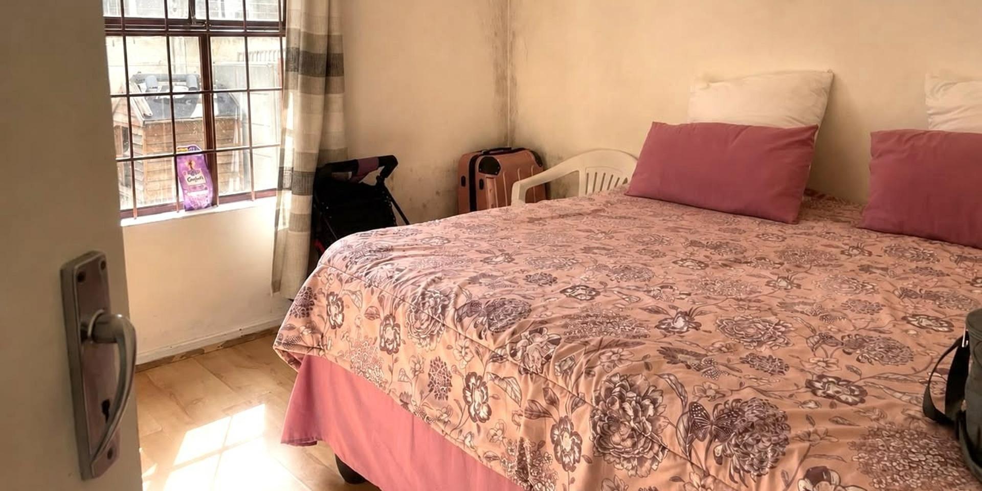 Image 4 of 6