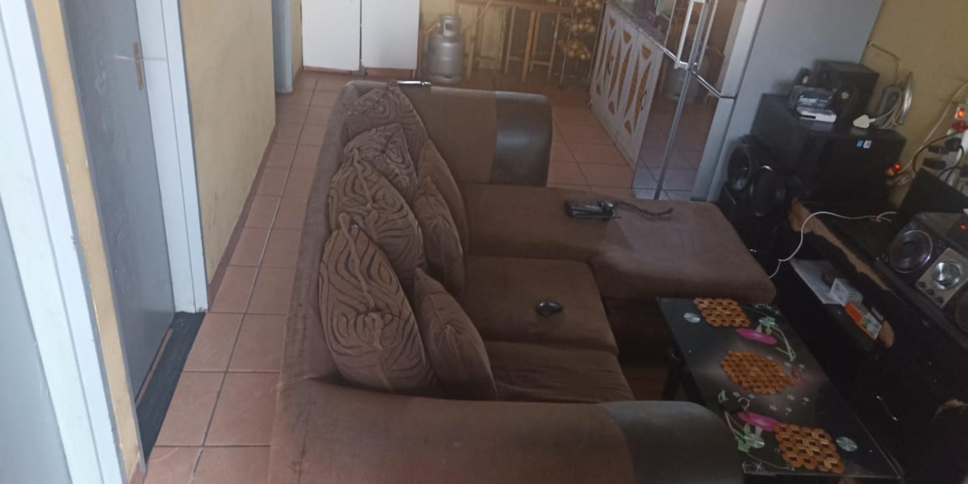 Image 4 of 6
