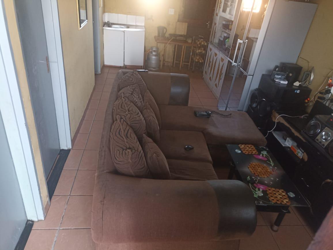 Image 4 of 6