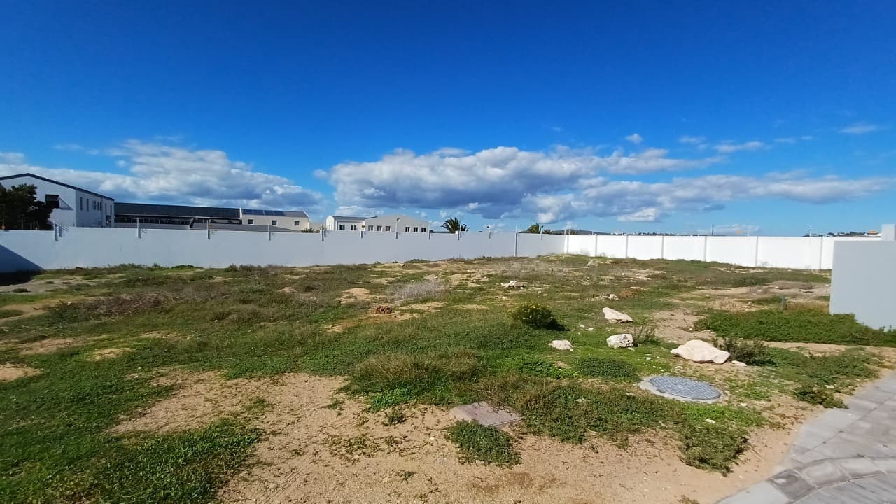 Image 2 of 6