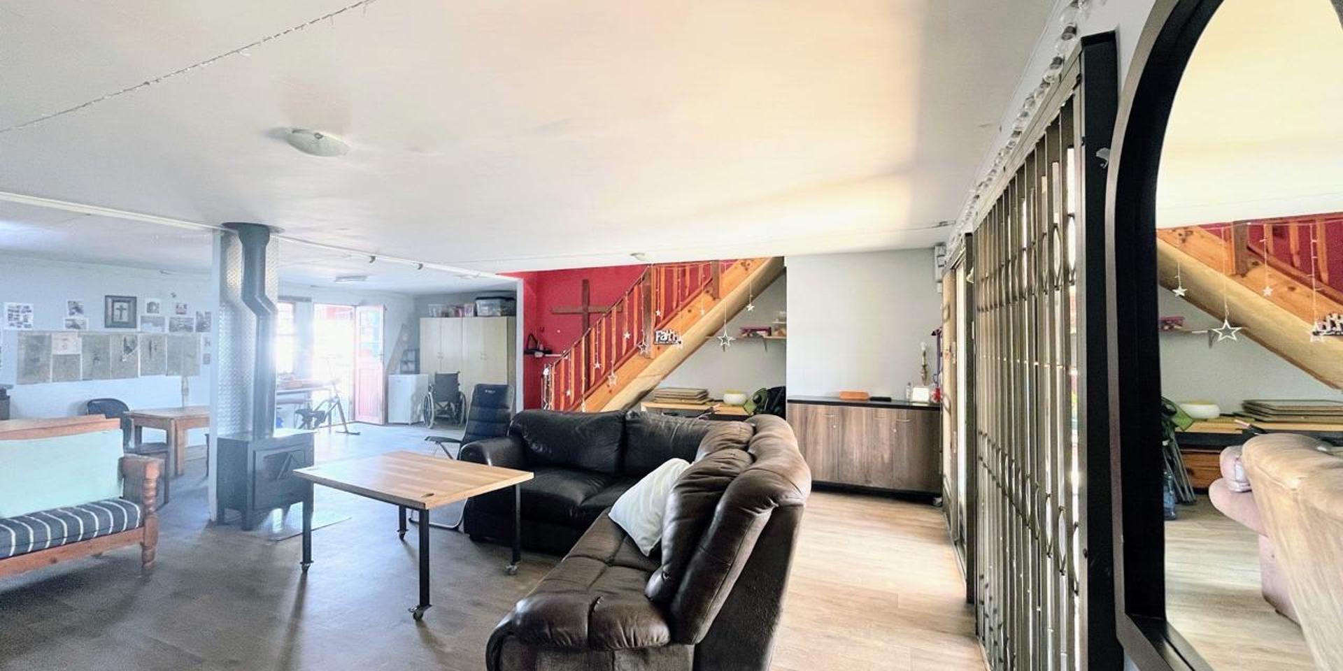 Image 4 of 6