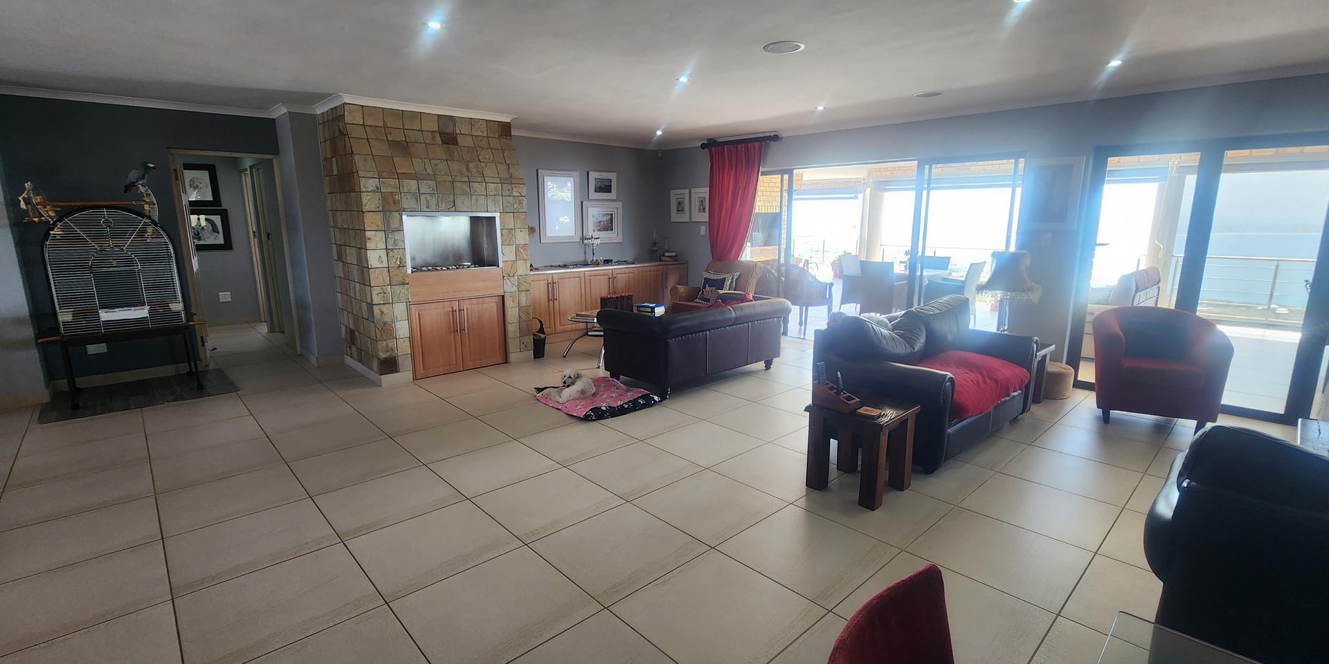 Image 4 of 6