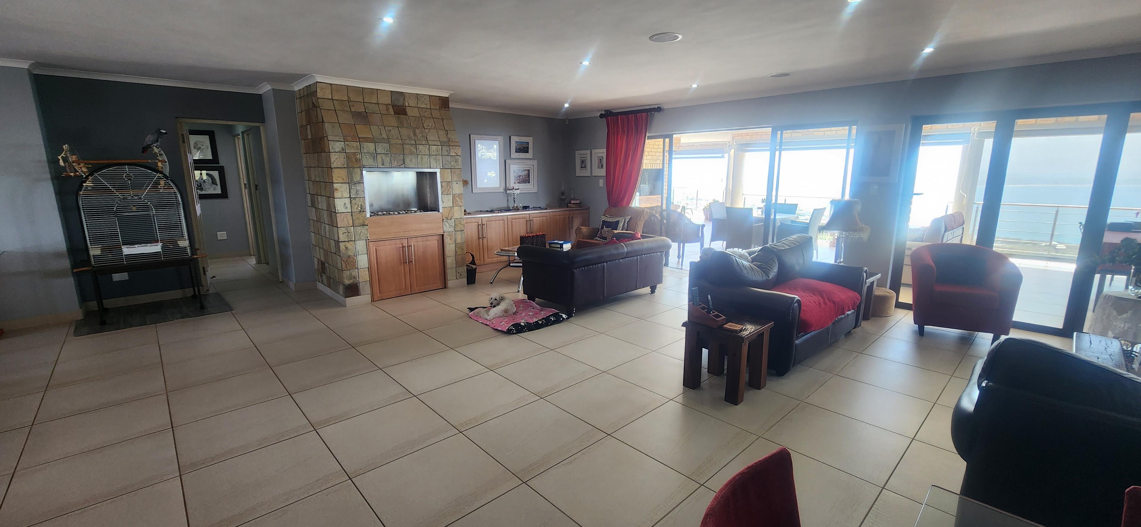 Image 4 of 6