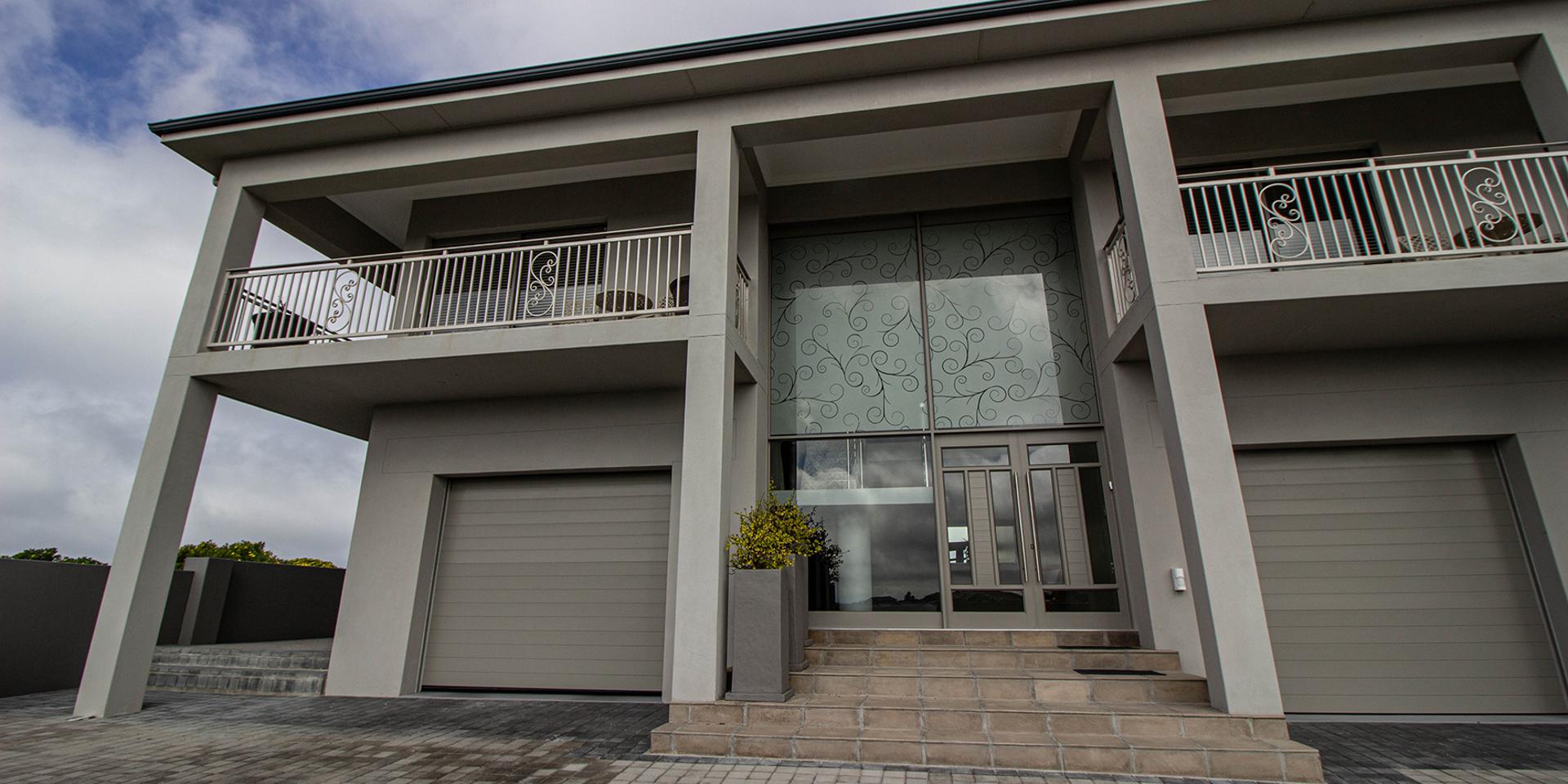 Image 4 of 6