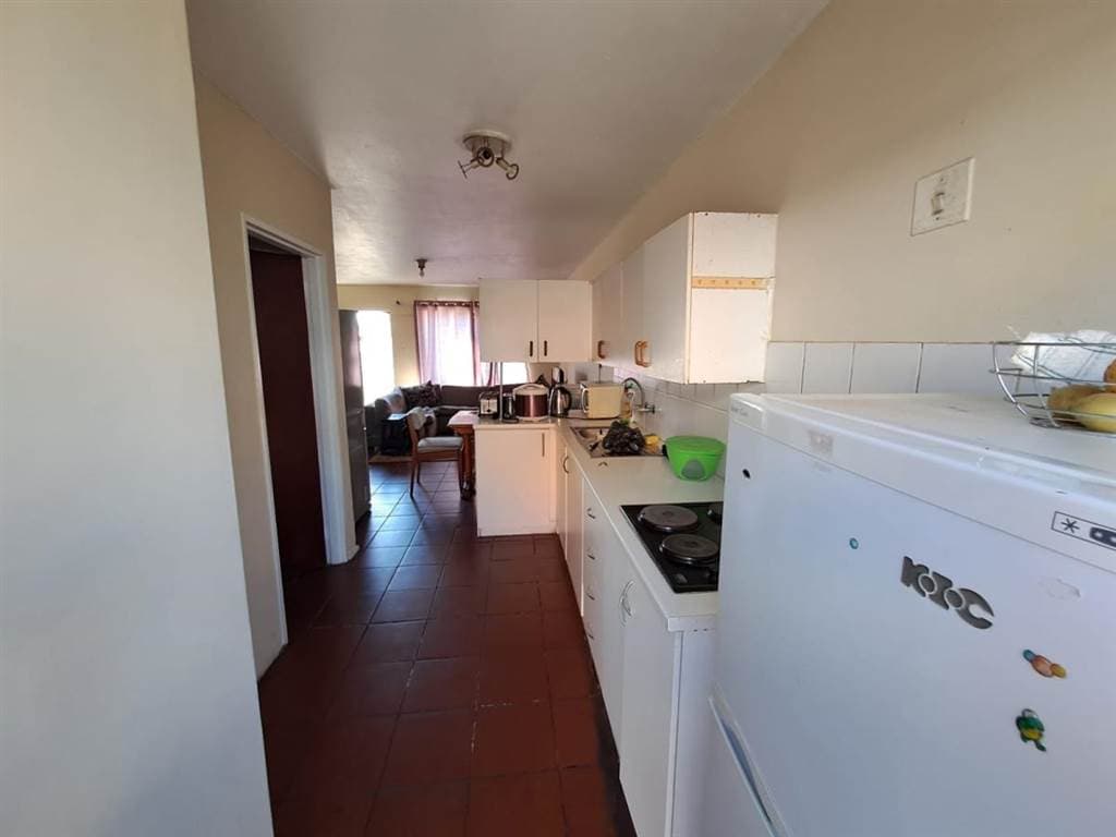 Image 4 of 6