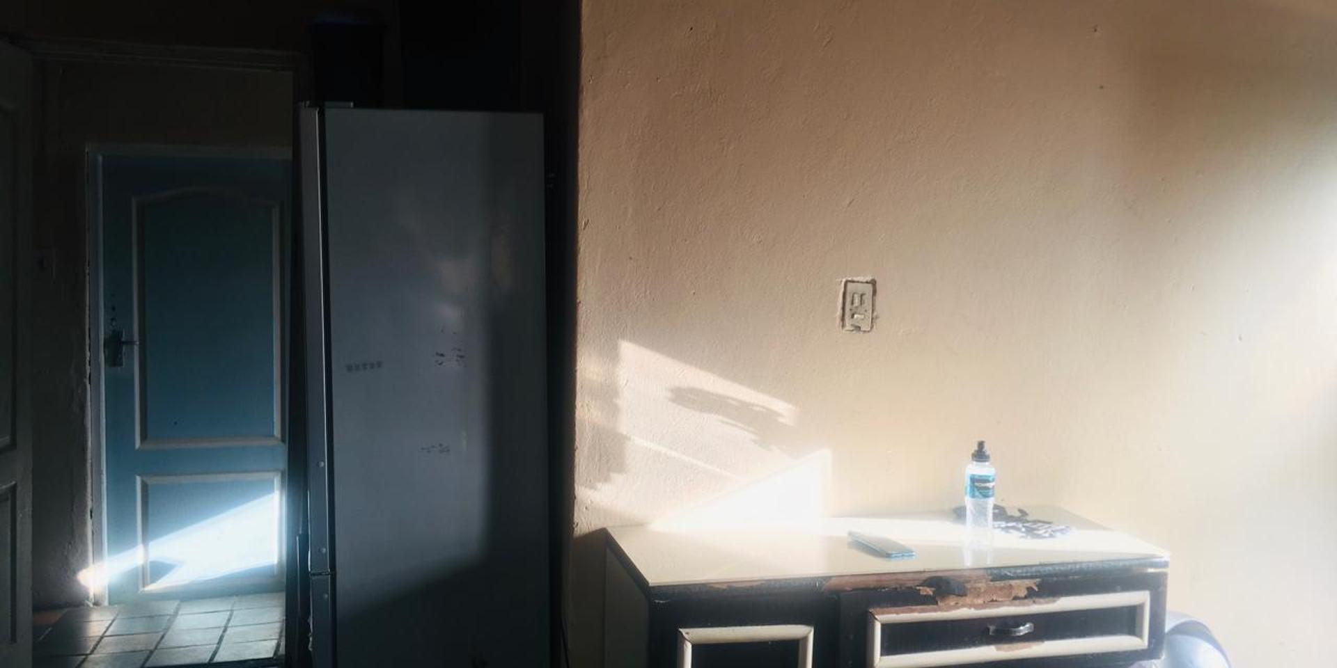 Image 1 of 6