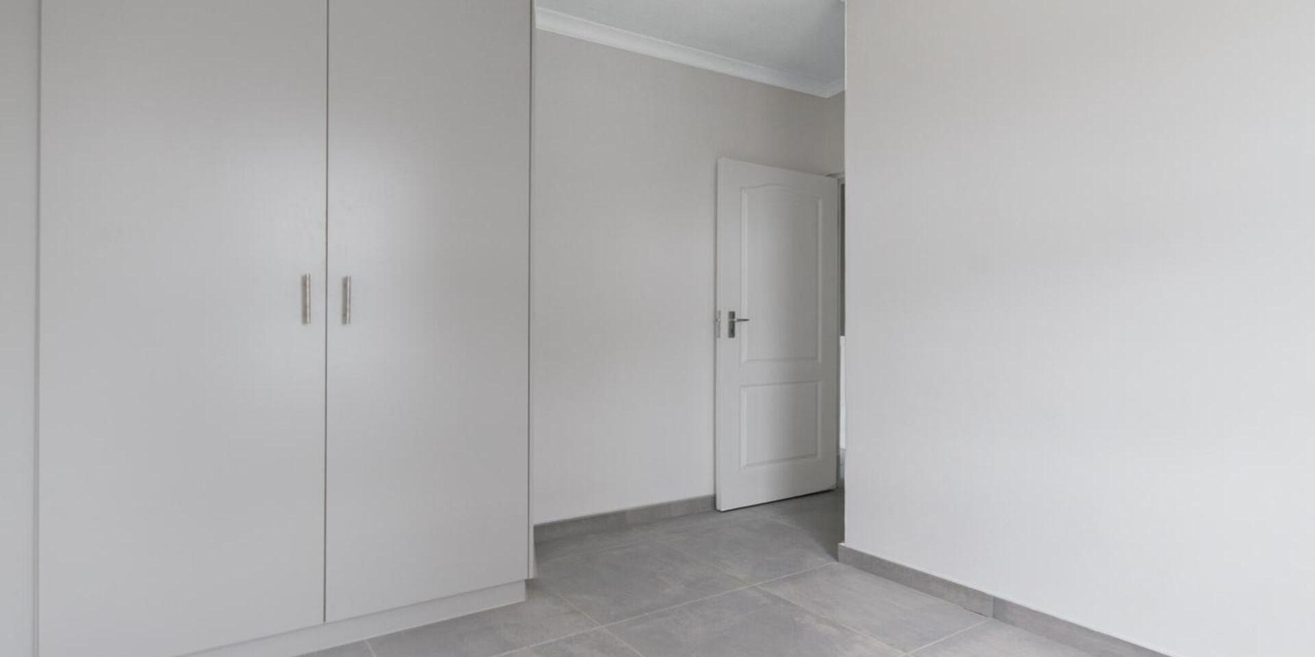 Image 4 of 6
