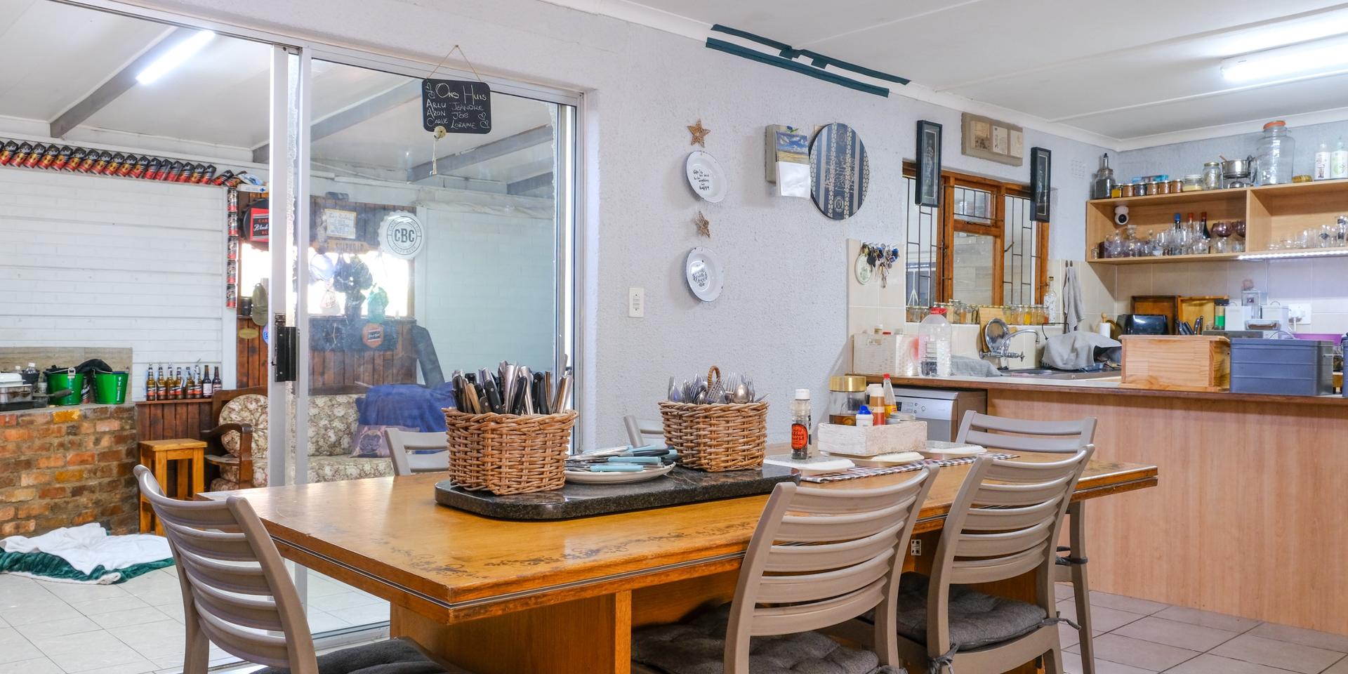 Image 4 of 6