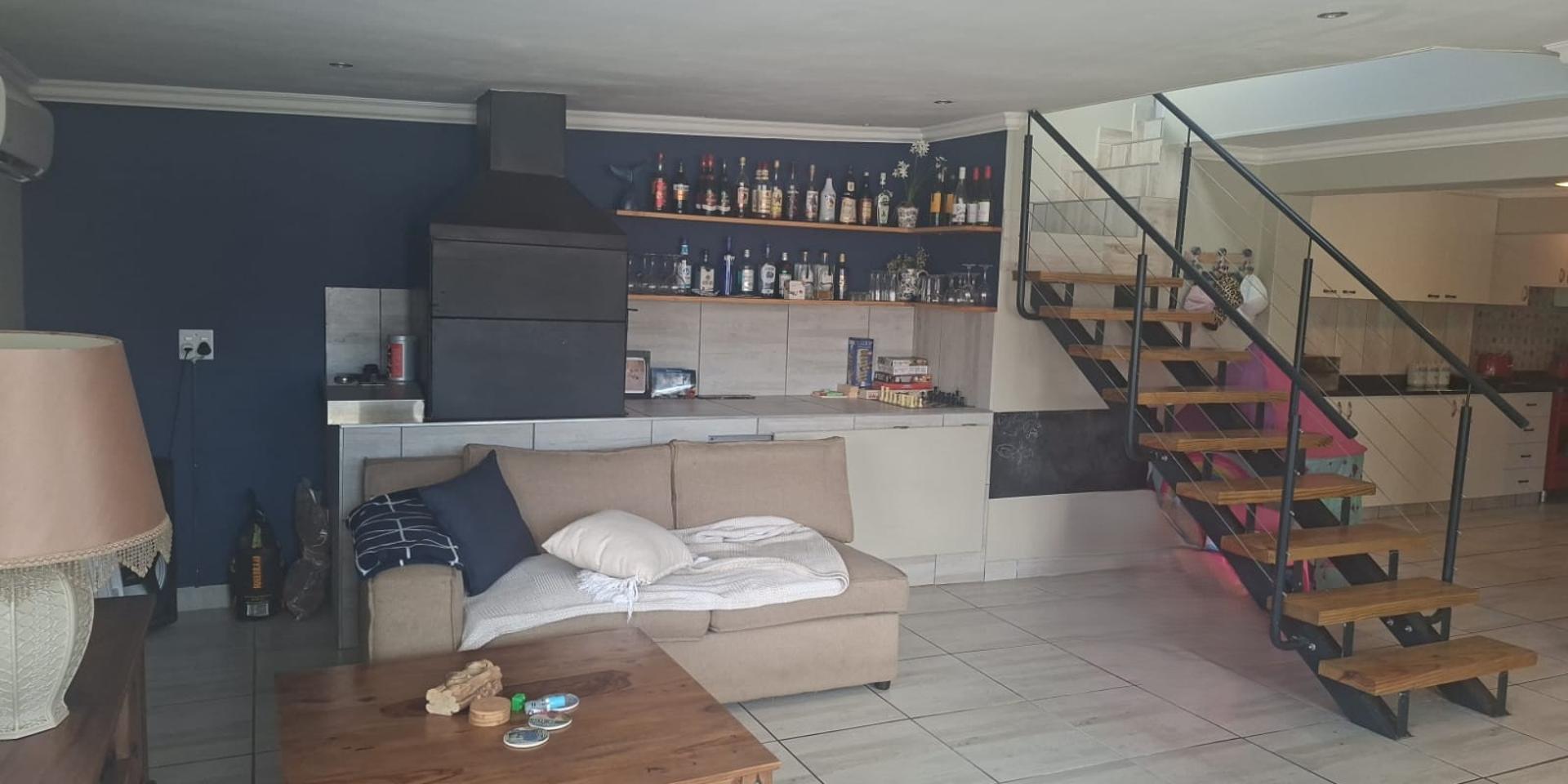 Image 4 of 6