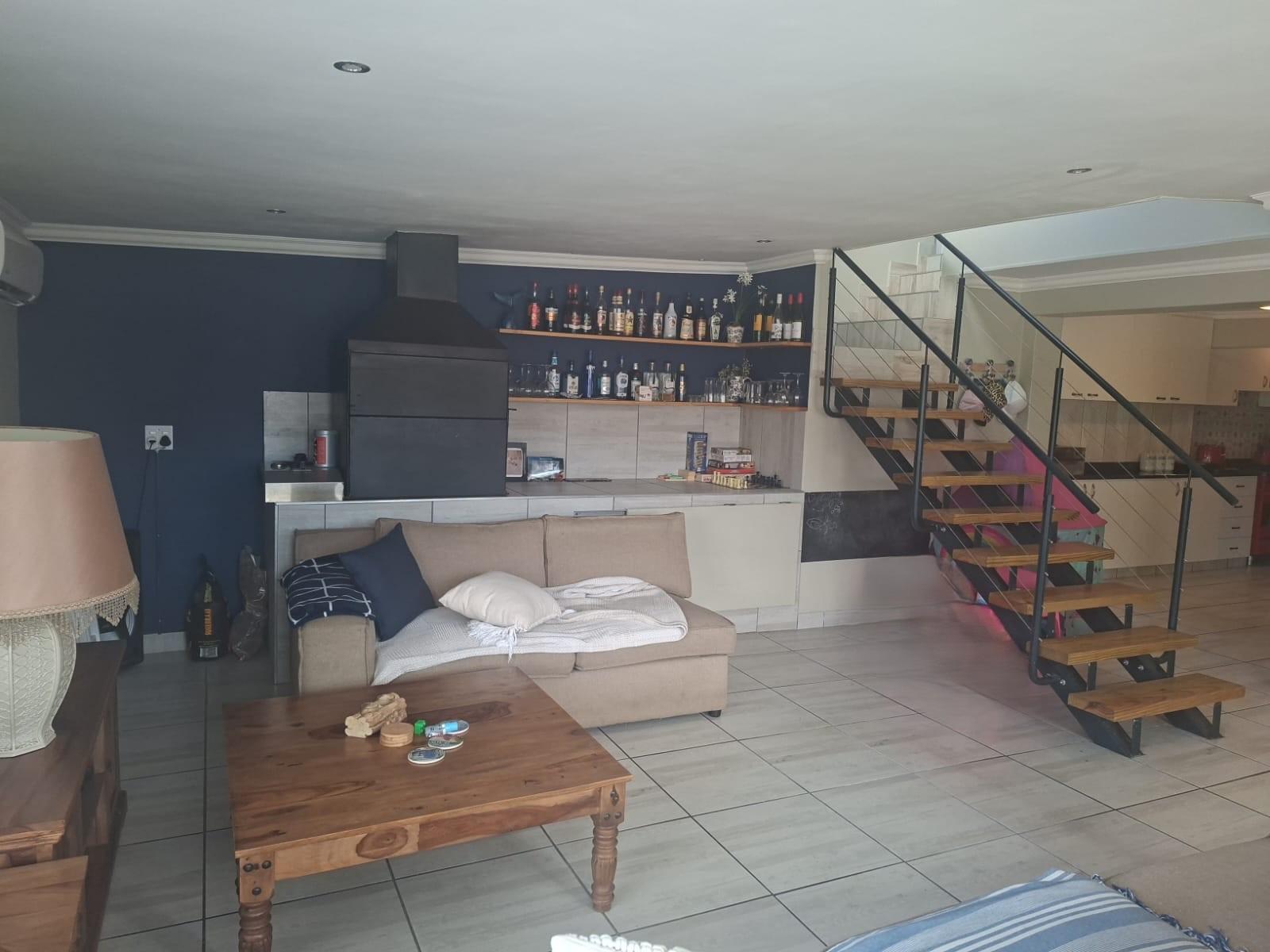 Image 4 of 6