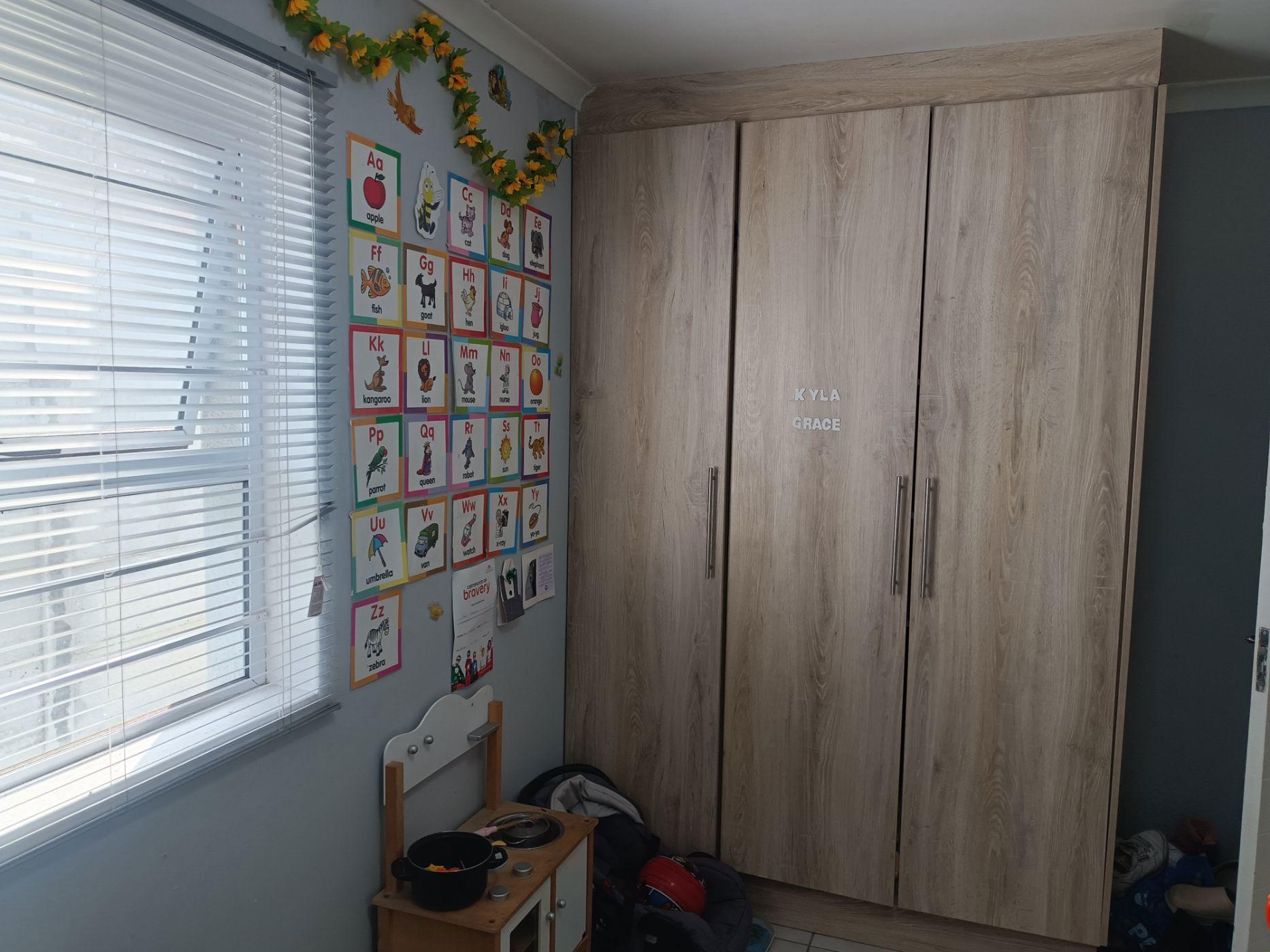 Image 4 of 6