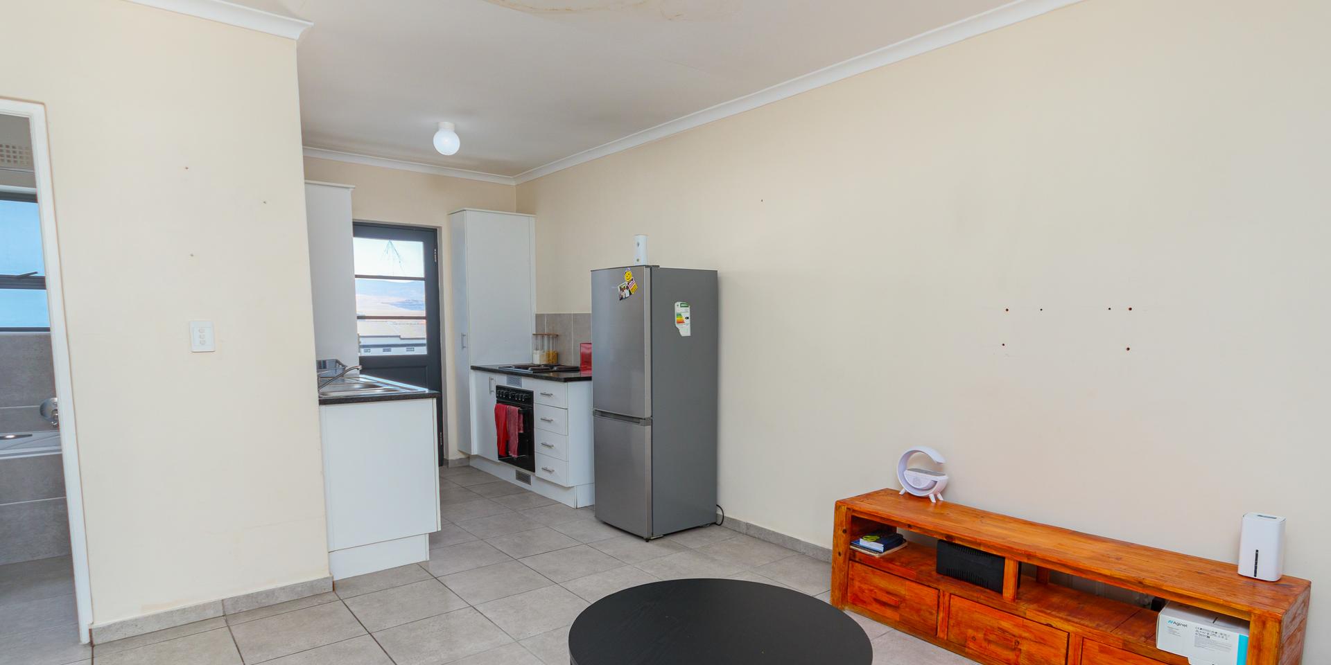 Image 2 of 6