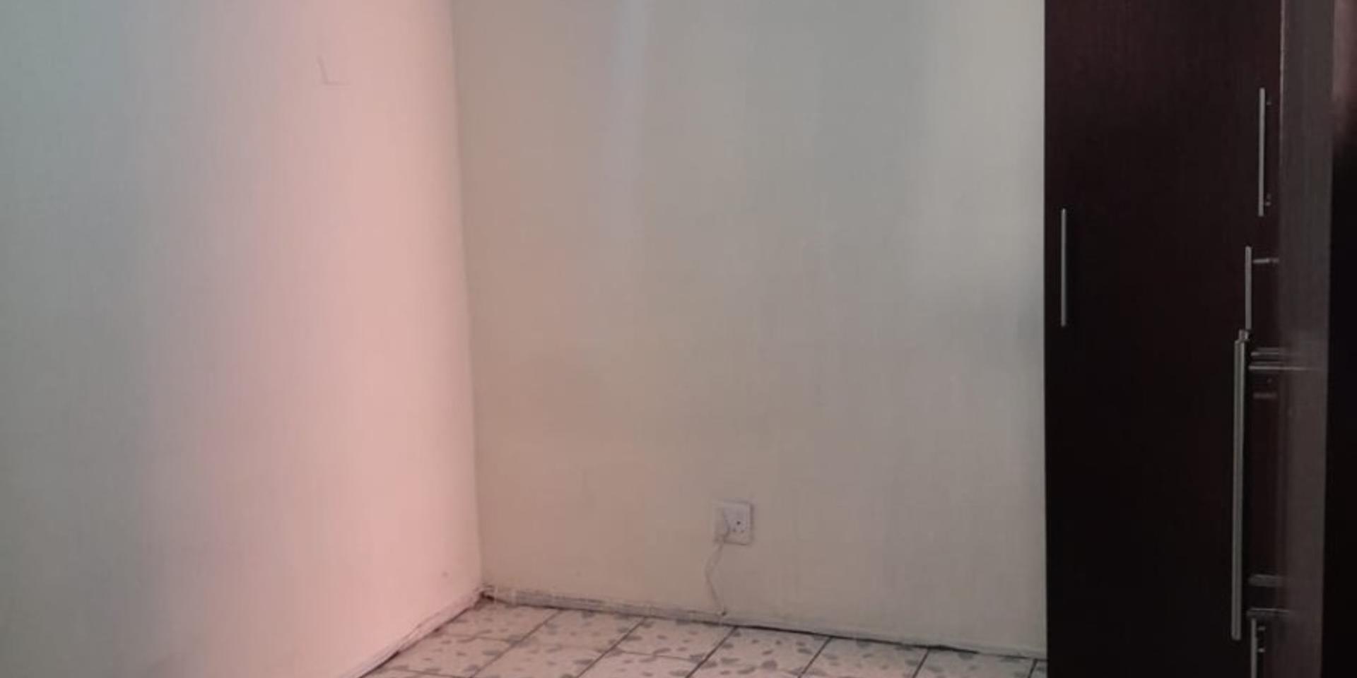 Image 2 of 6