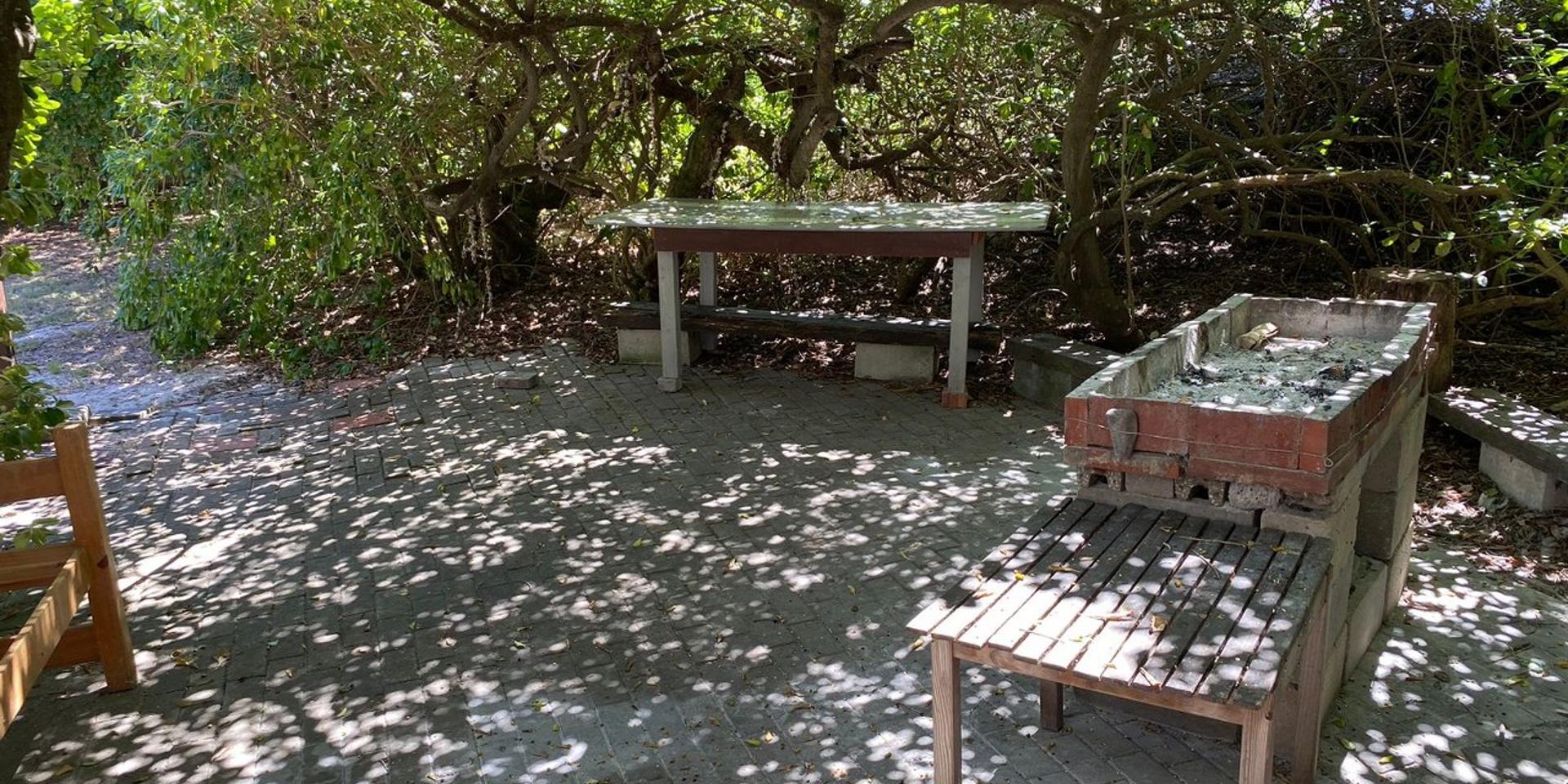 Image 2 of 6