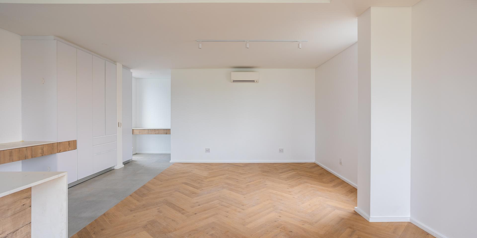 Image 4 of 6
