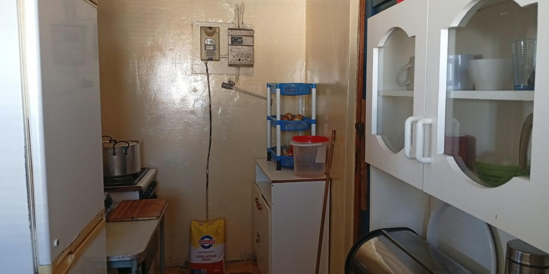 Image 4 of 6