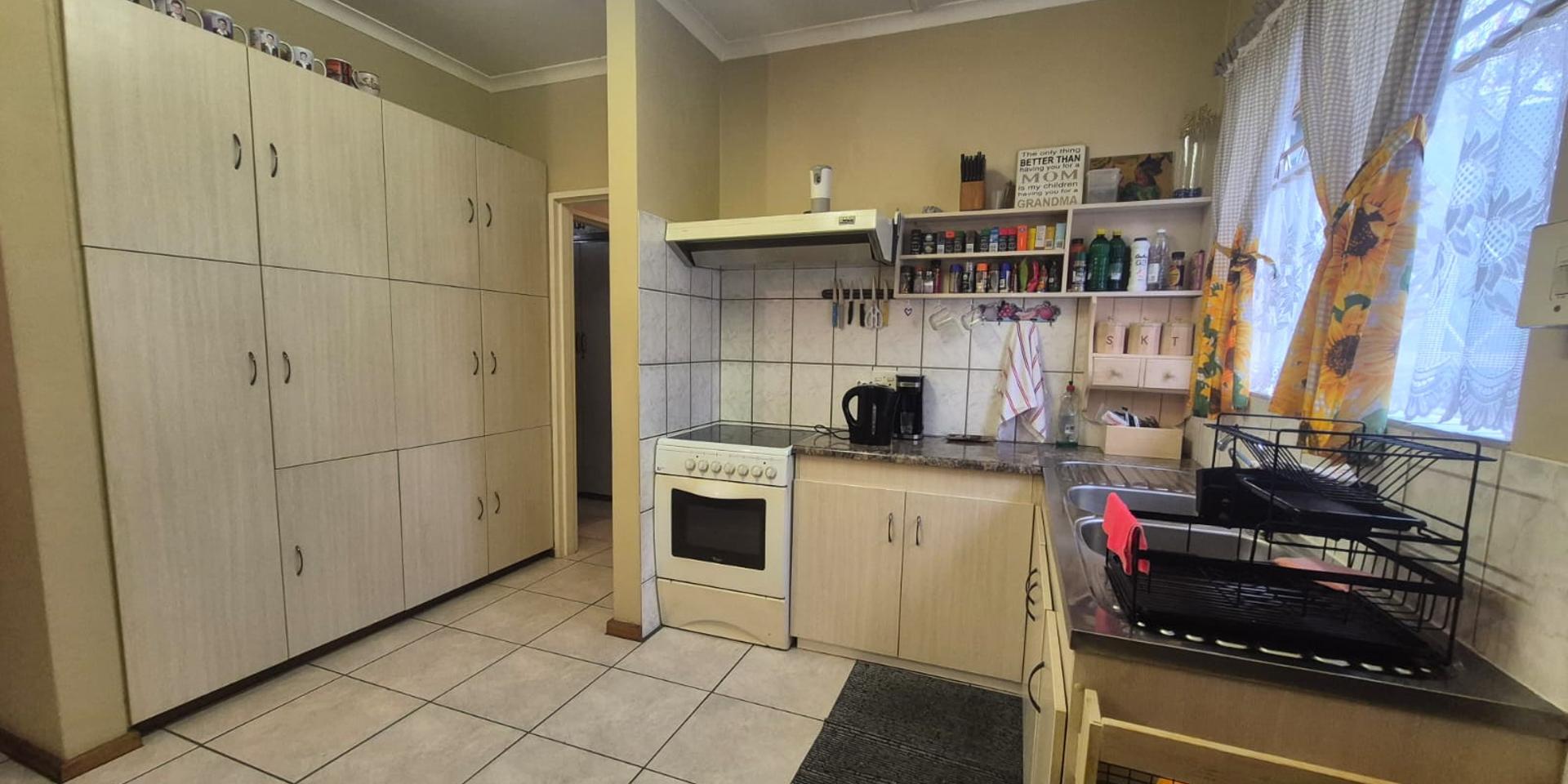 Image 4 of 6