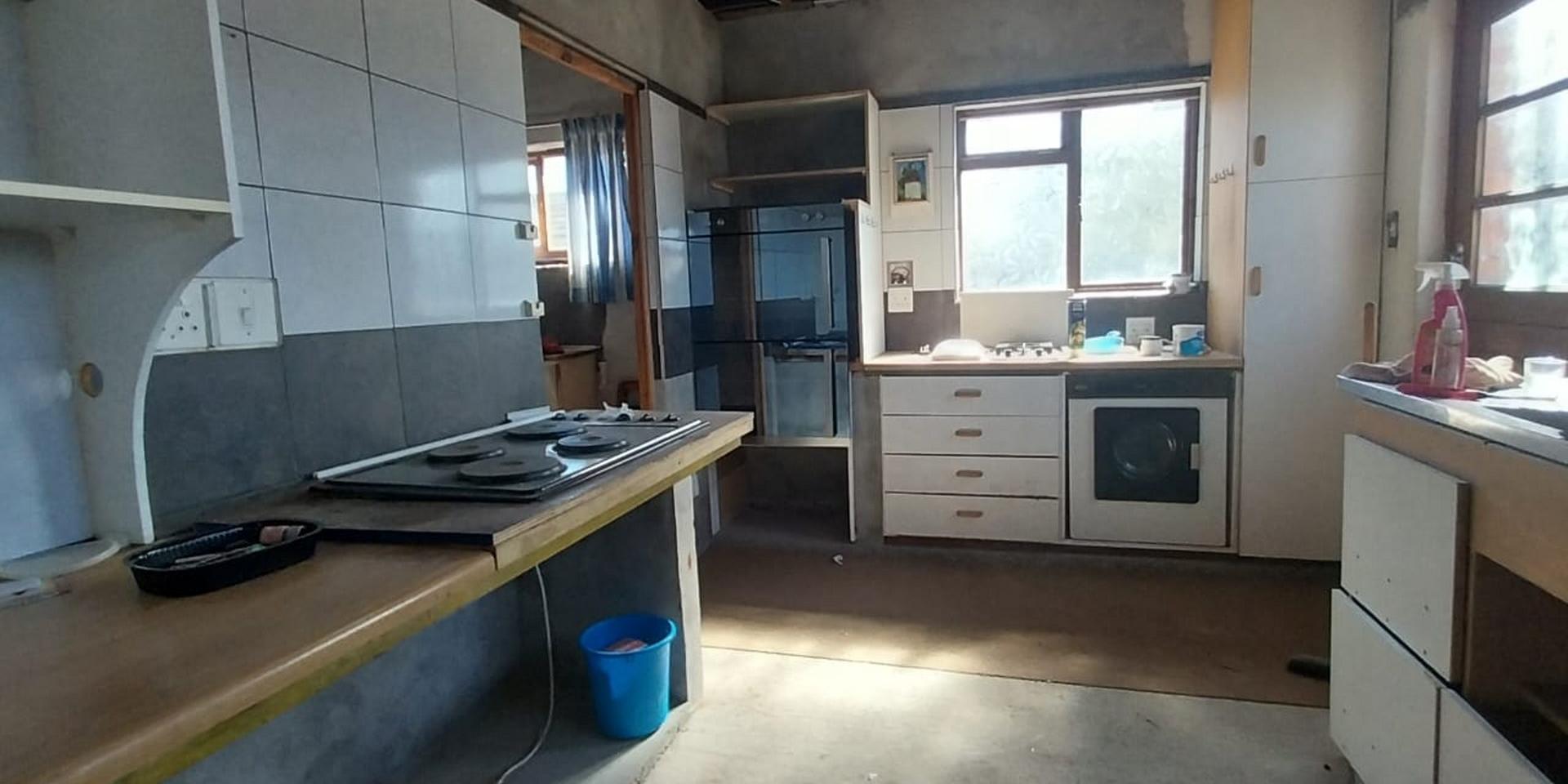 Image 3 of 6