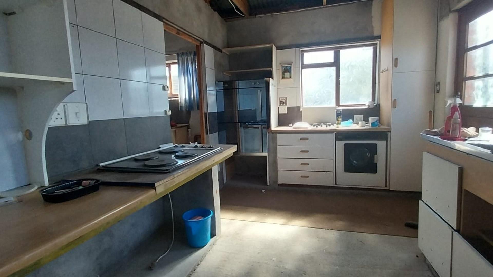 Image 3 of 6