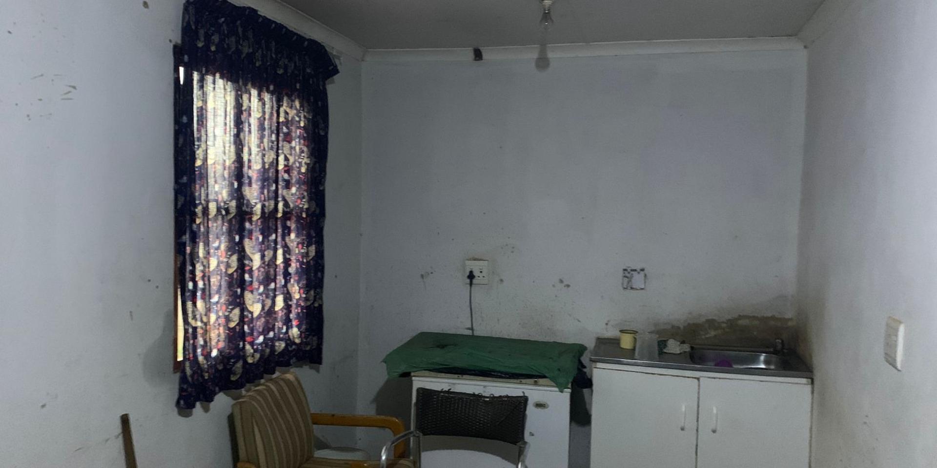 Image 3 of 6