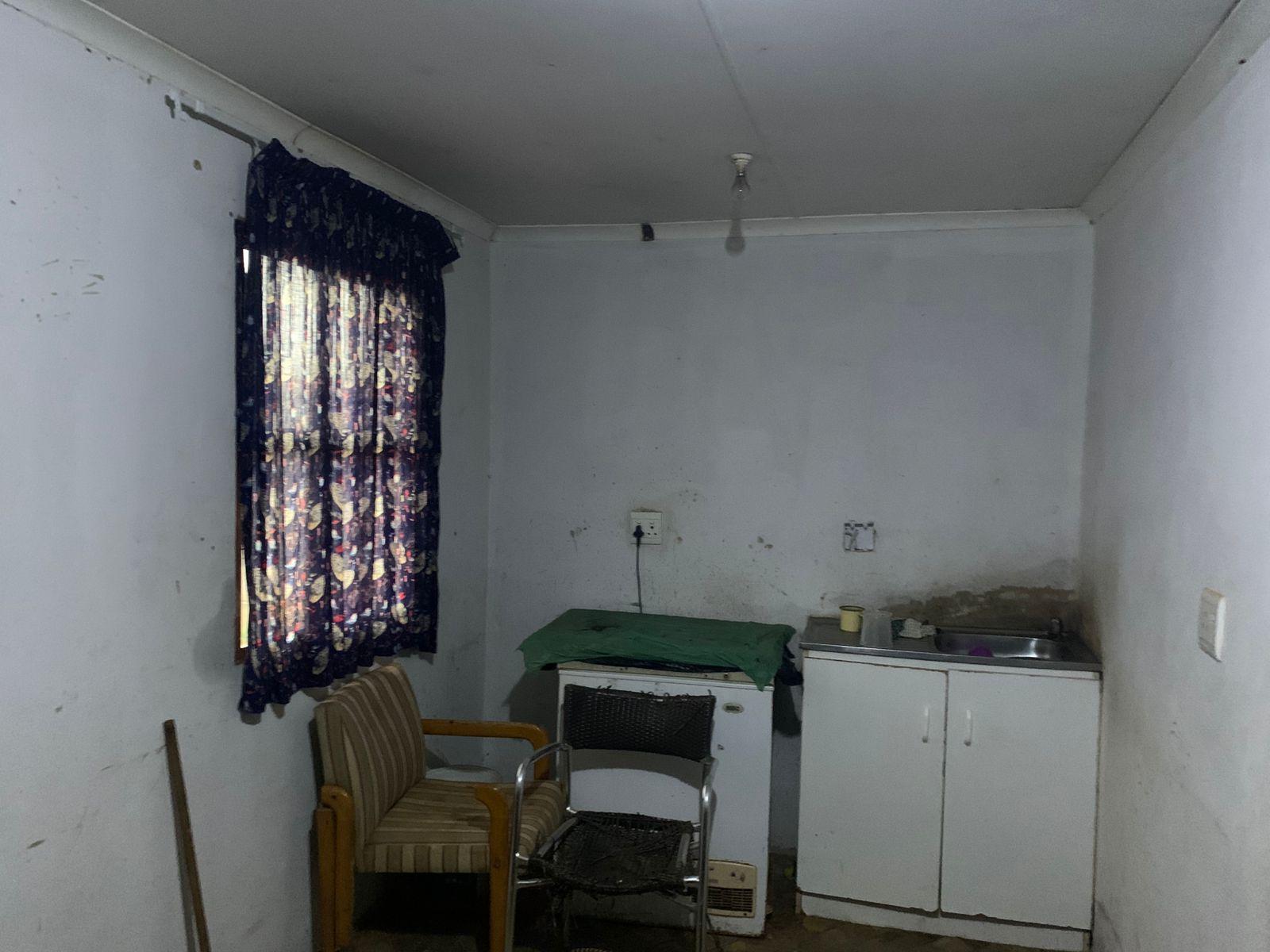 Image 3 of 6