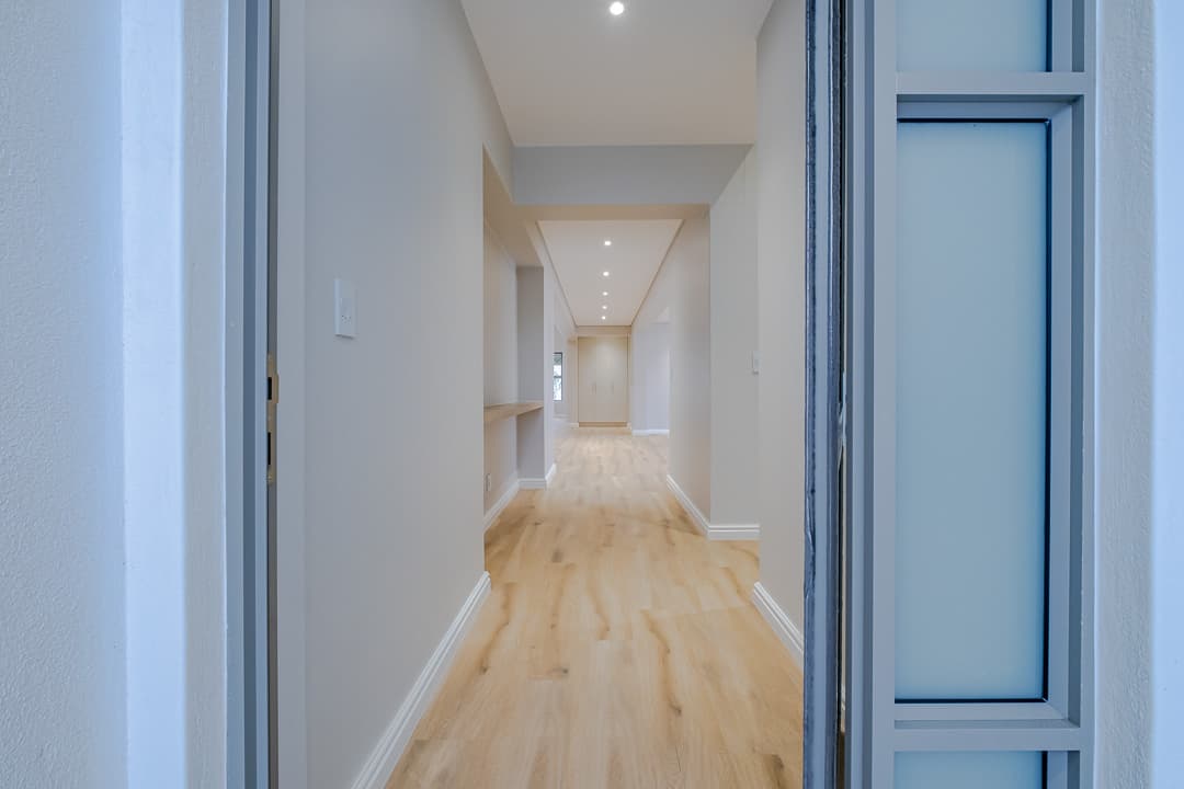 Image 4 of 6