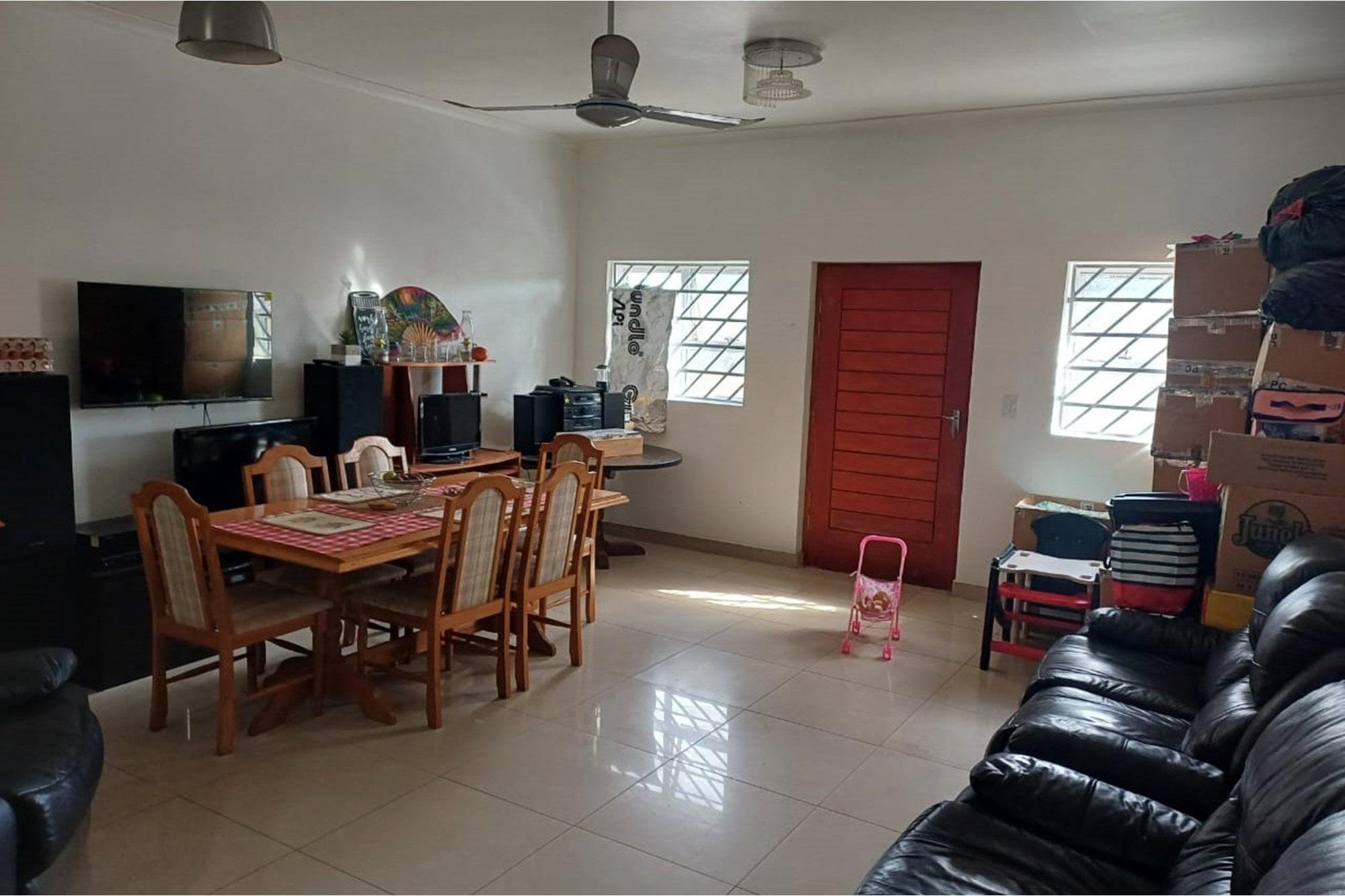 Image 4 of 6