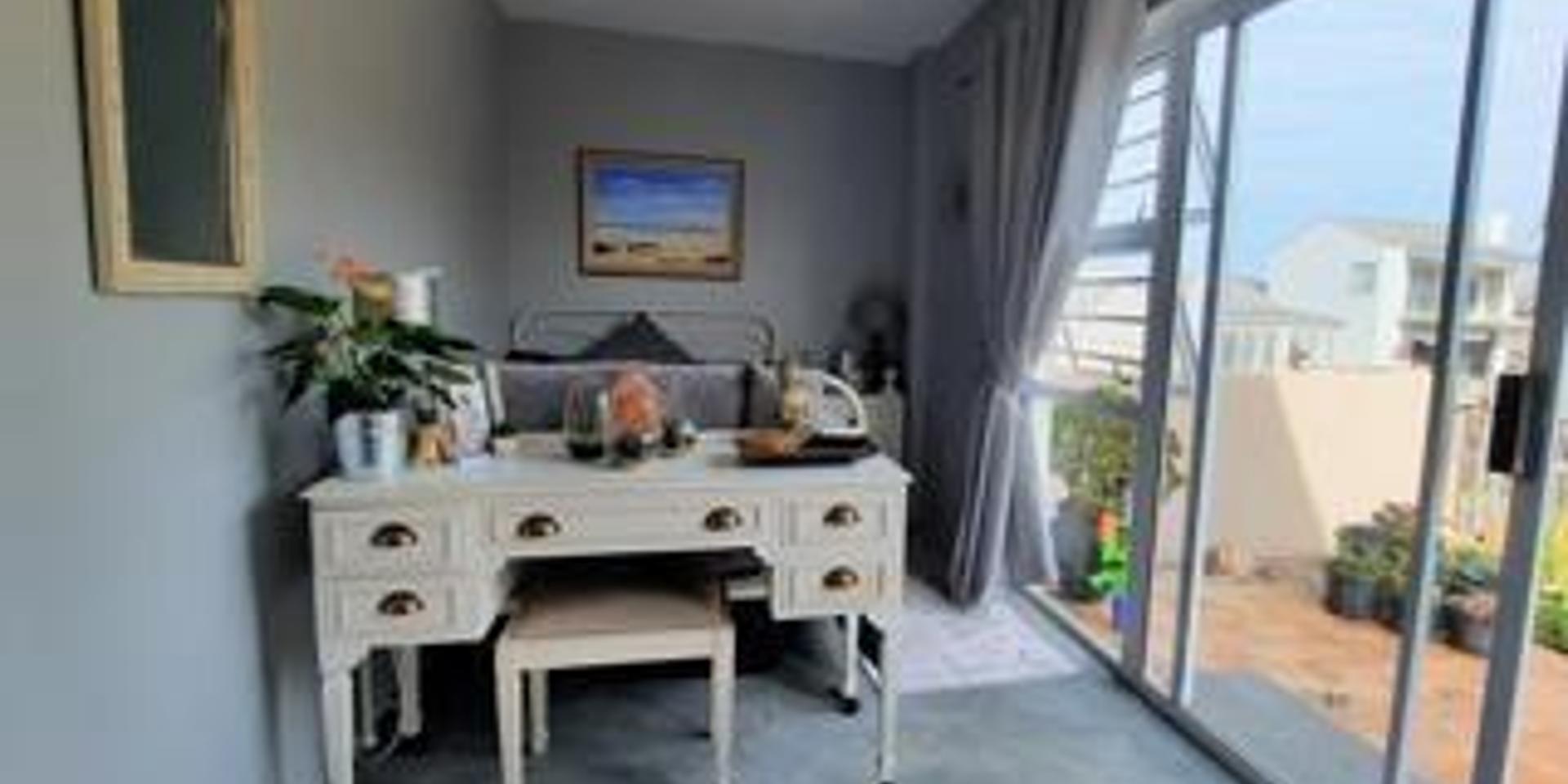 Image 3 of 6
