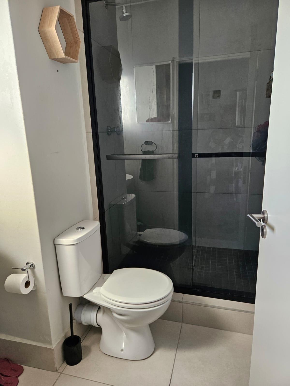Image 4 of 6