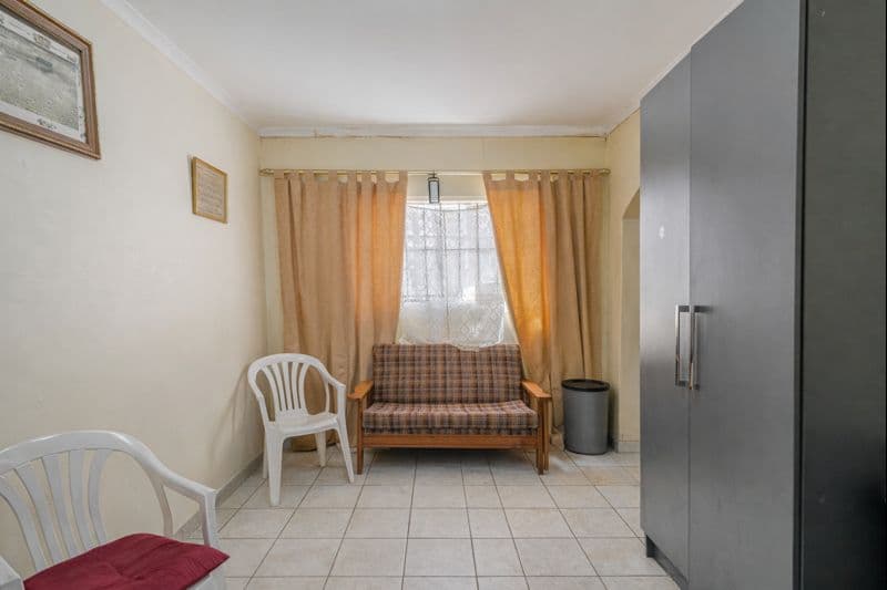 Image 4 of 6