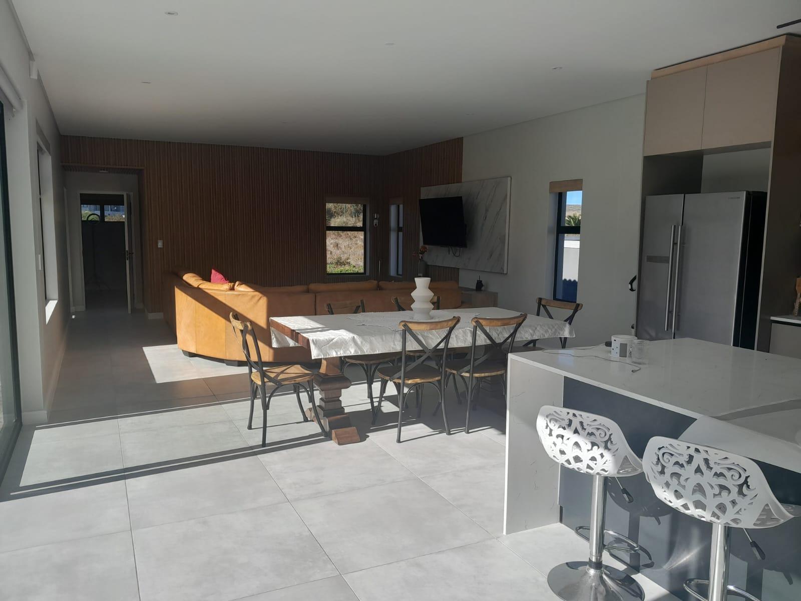 Image 2 of 6