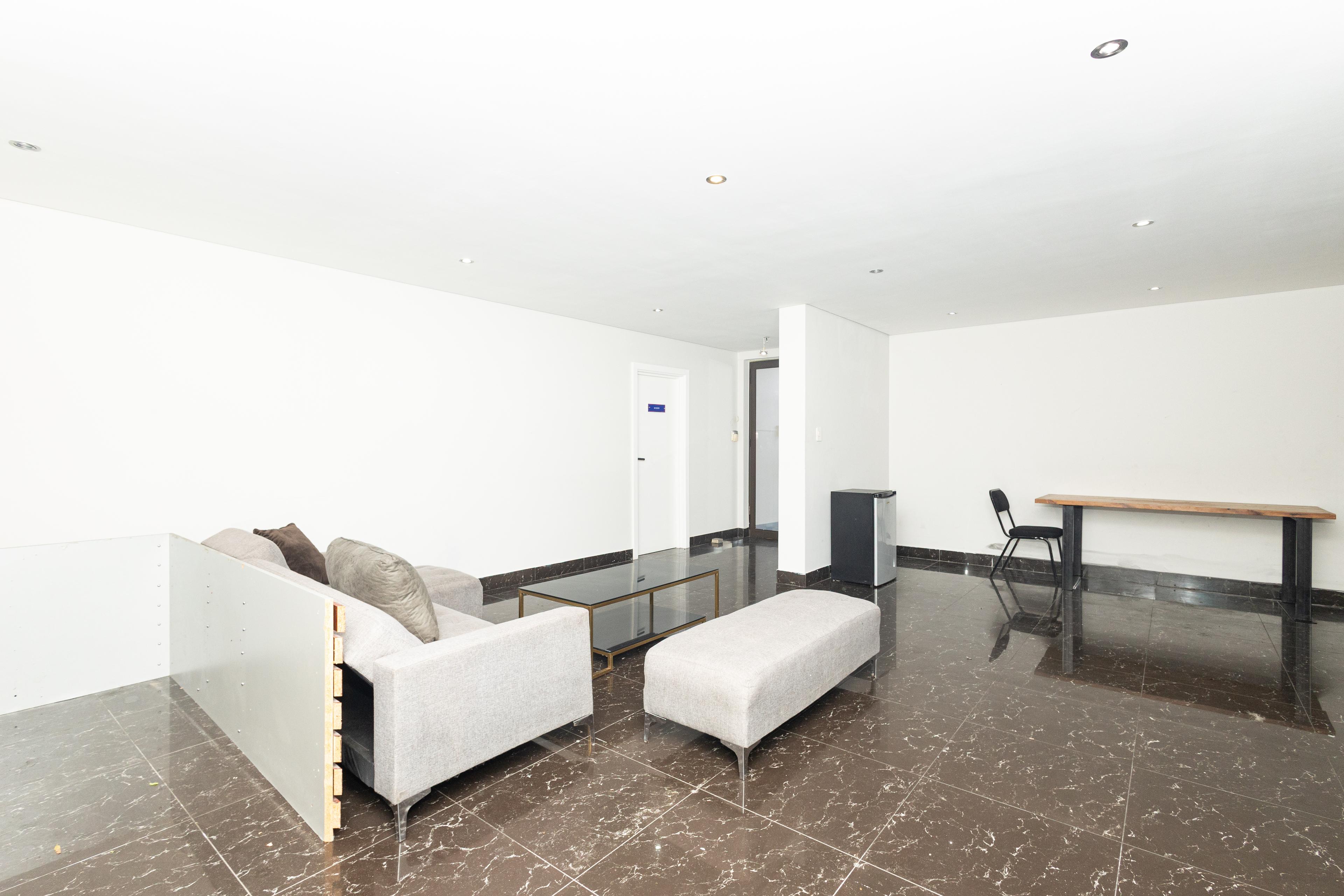 Image 3 of 6