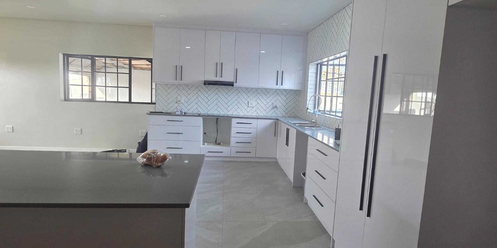 Image 4 of 6