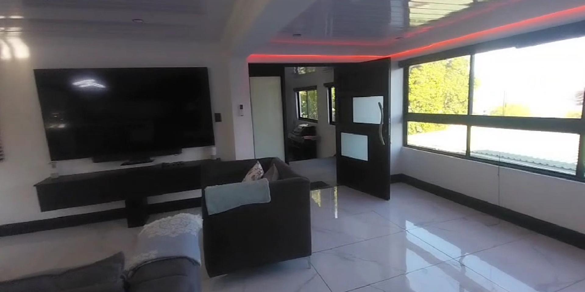 Image 2 of 6