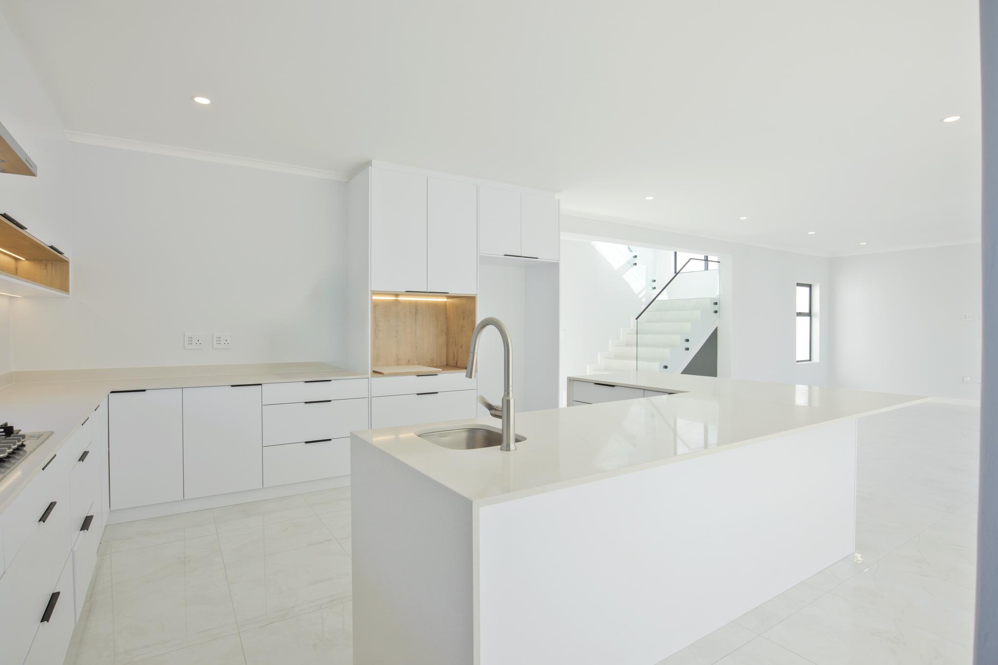 Image 4 of 6