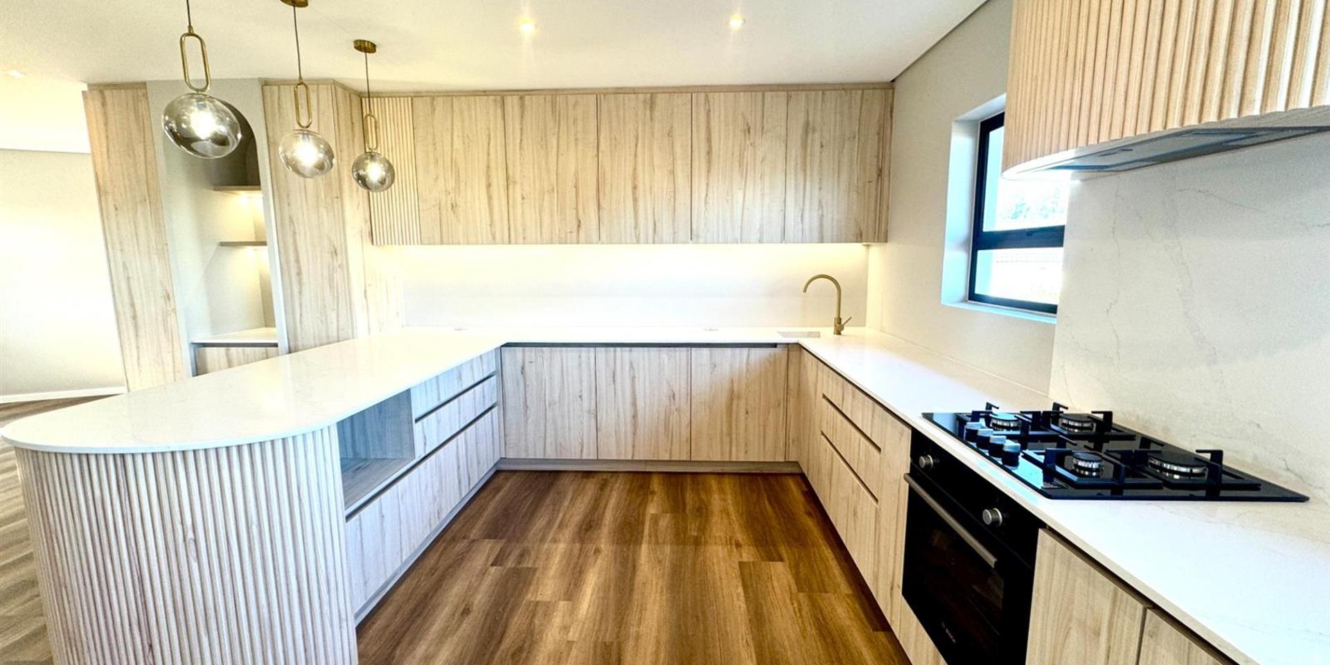 Image 2 of 6