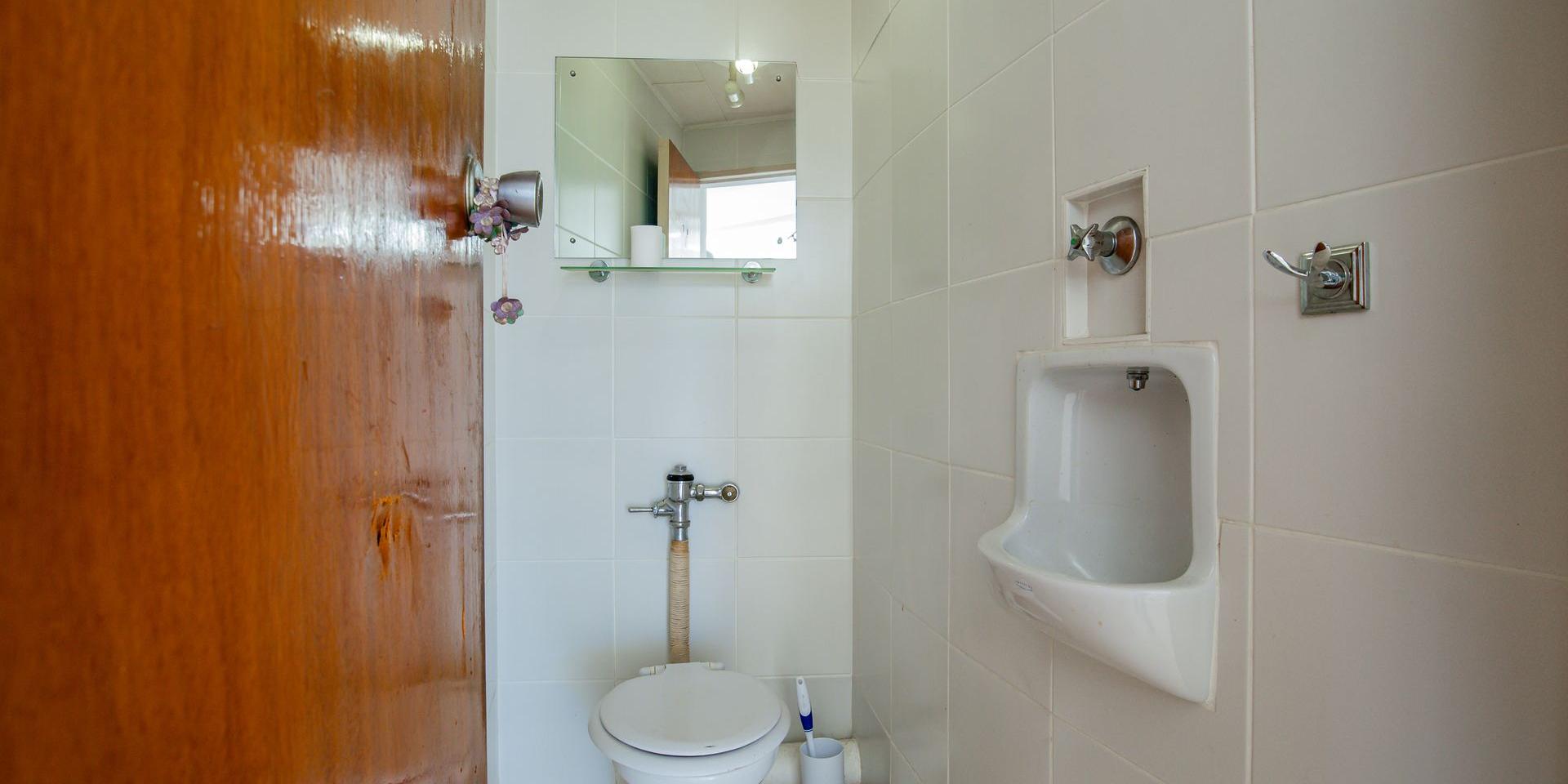 Image 3 of 6