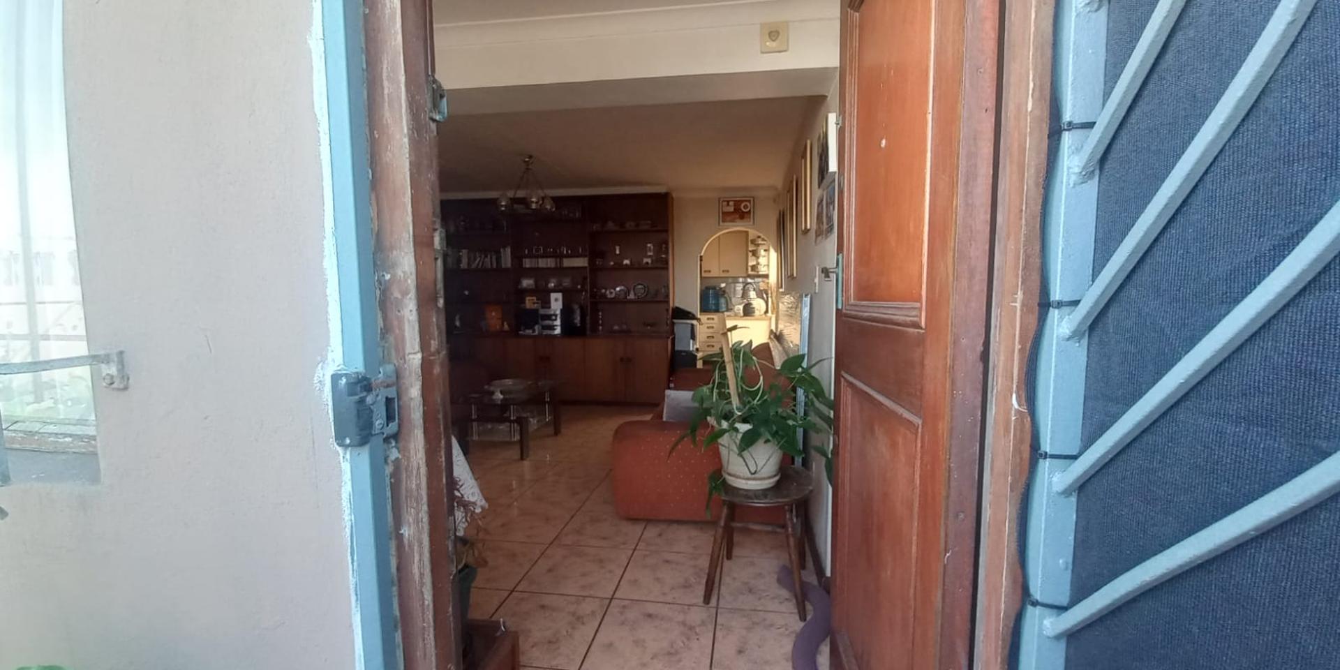 Image 4 of 6
