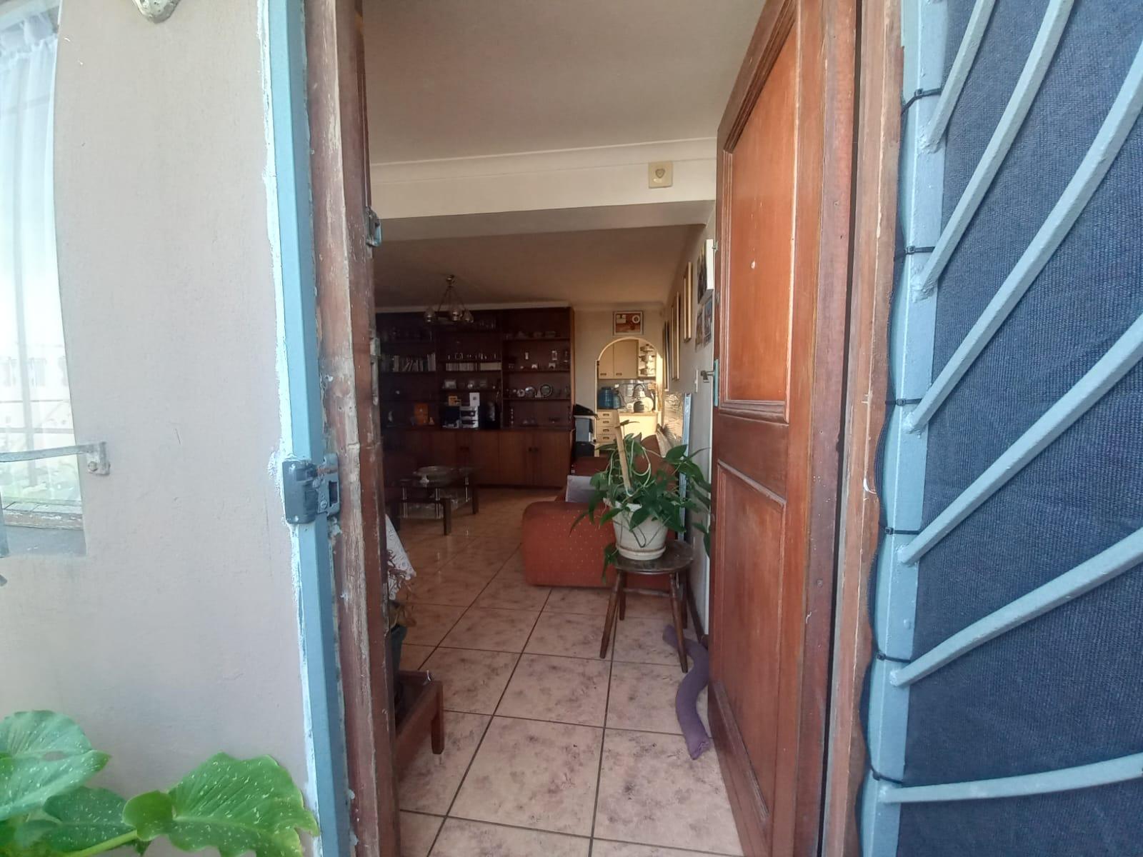 Image 4 of 6