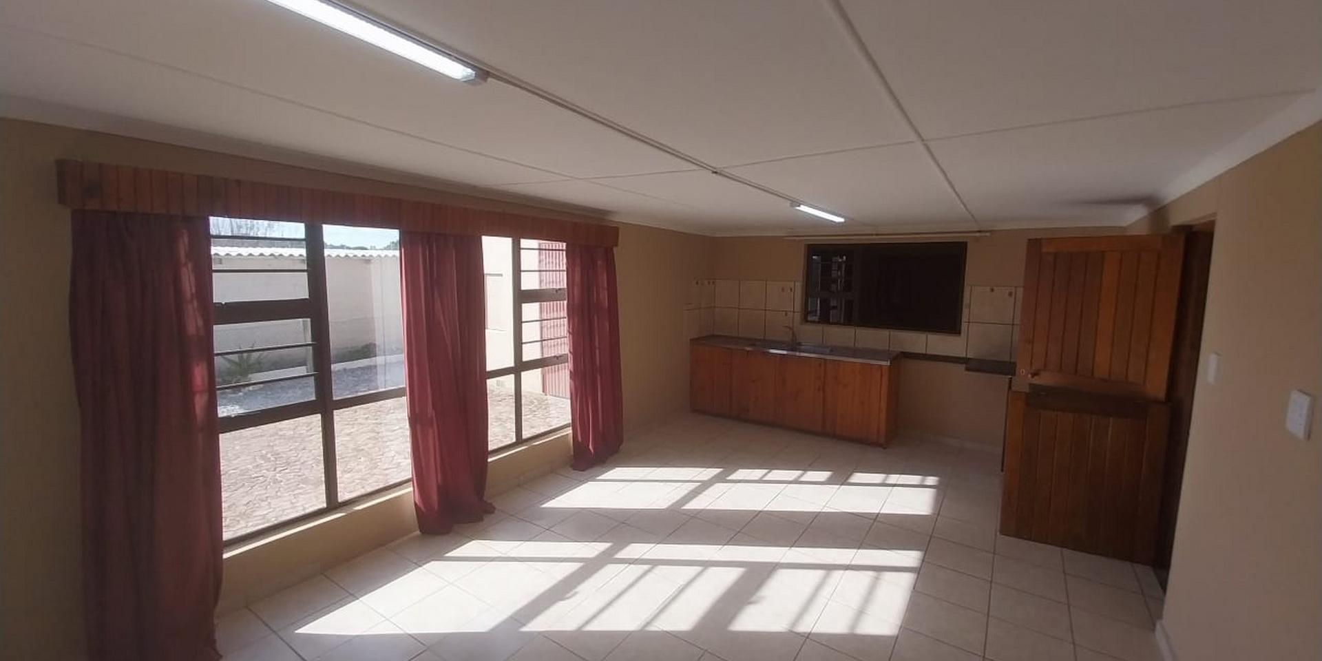 Image 4 of 6